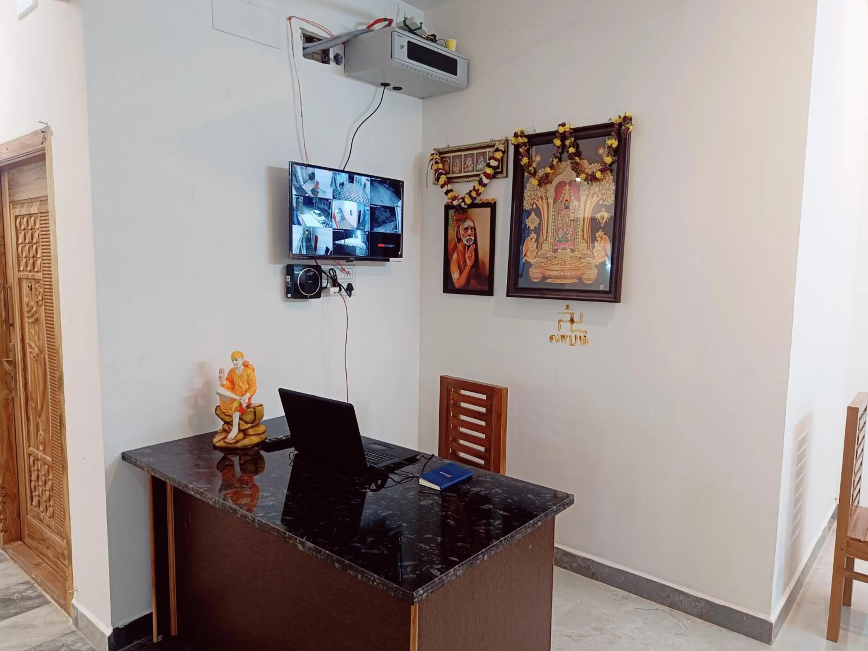 TV and multimedia in Skylight Residency Yercaud