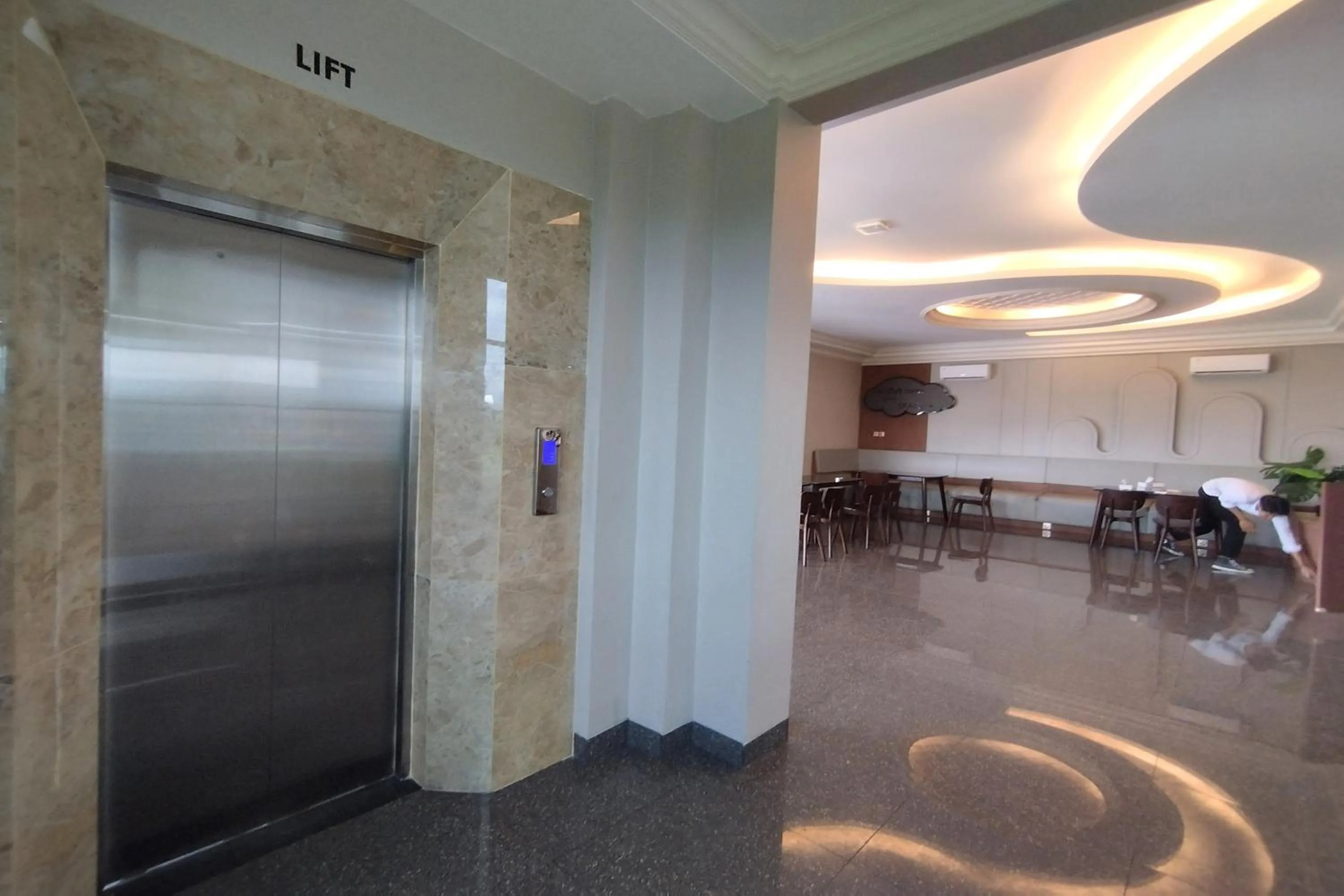 elevator in Maulidia Hotel Syariah & Convention Center