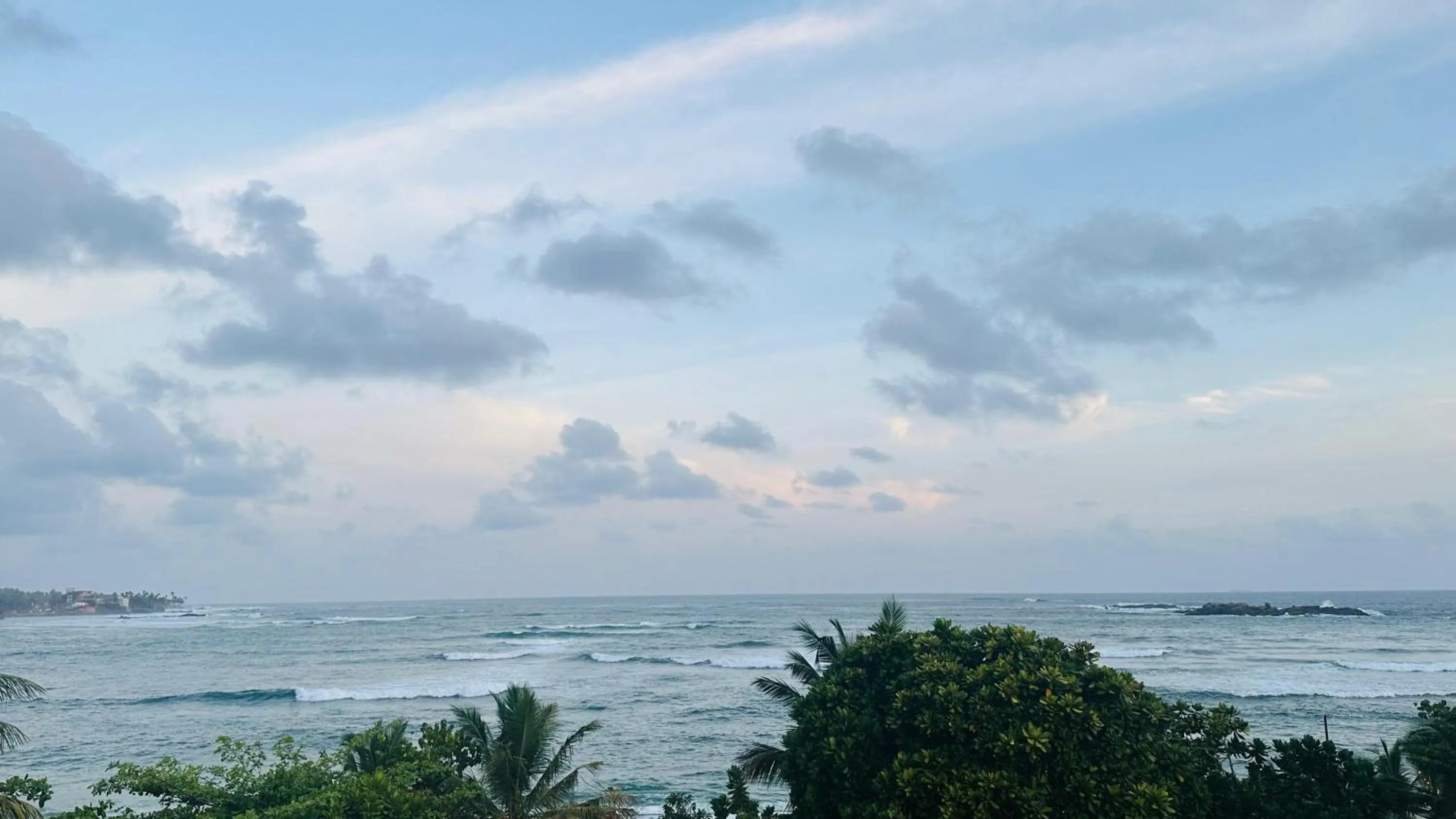 Sea view in The Waves Unawatuna