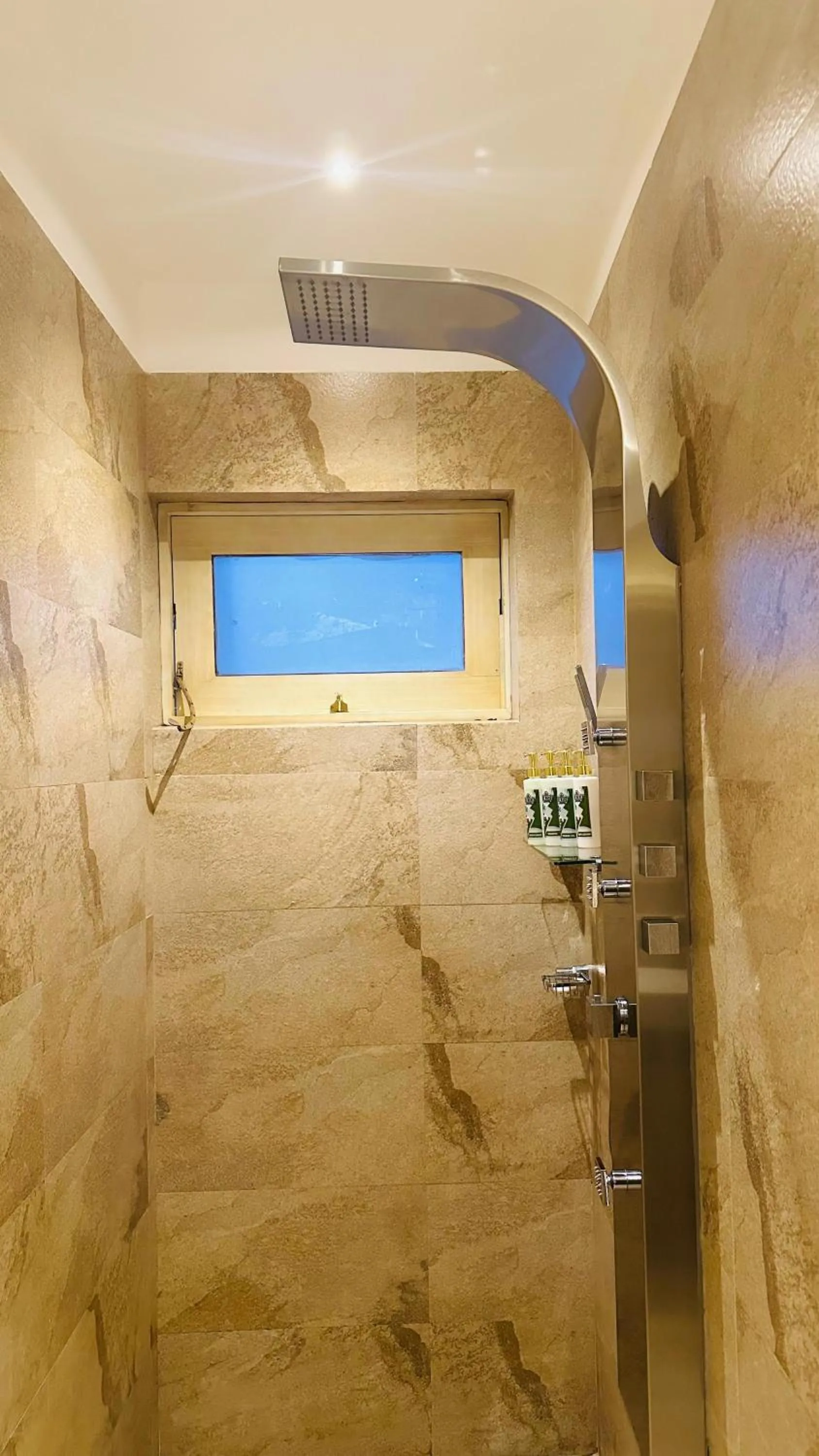 Shower in The Waves Unawatuna