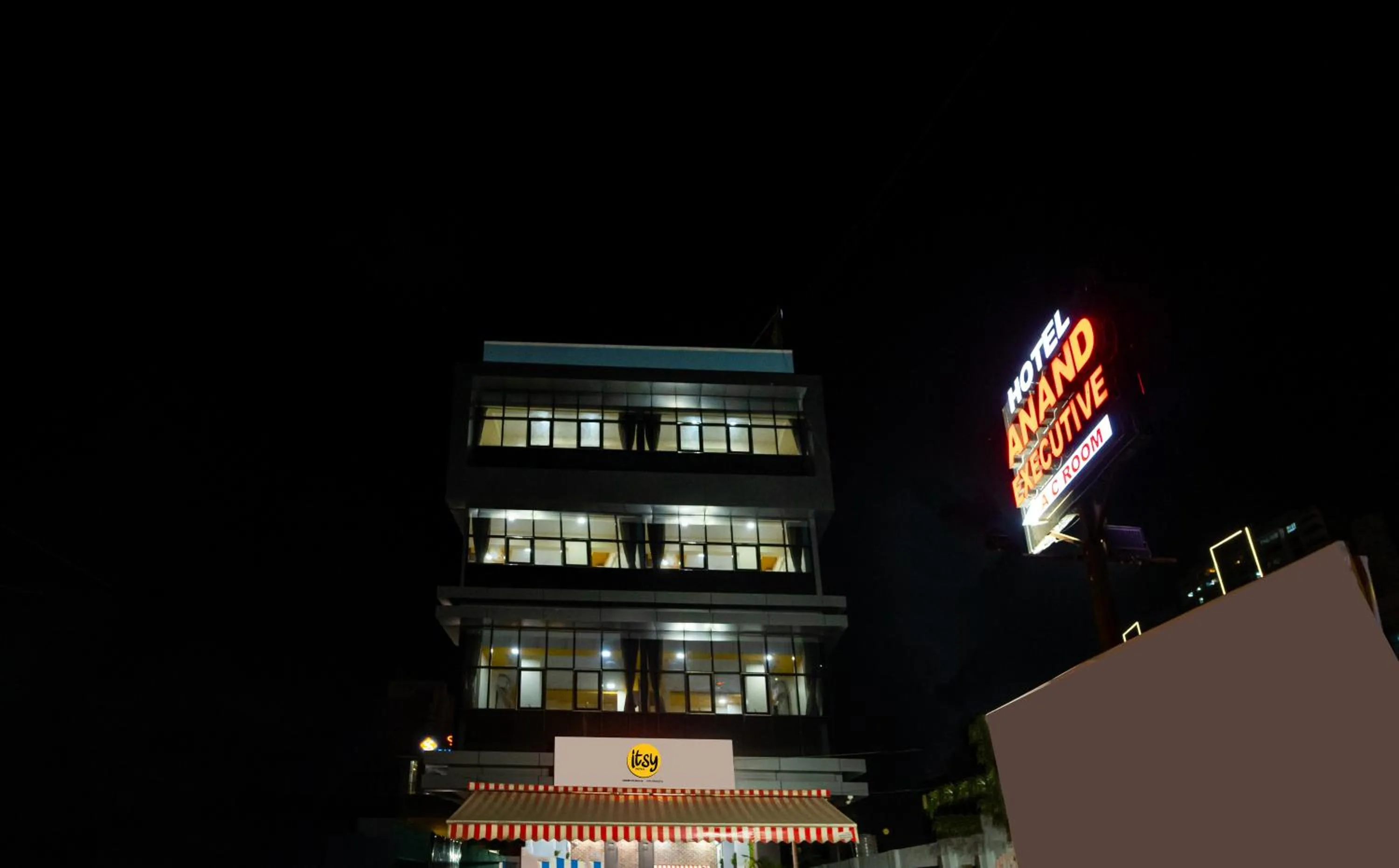 Facade/entrance in Itsy Hotels Anand Executive, Near Amanora