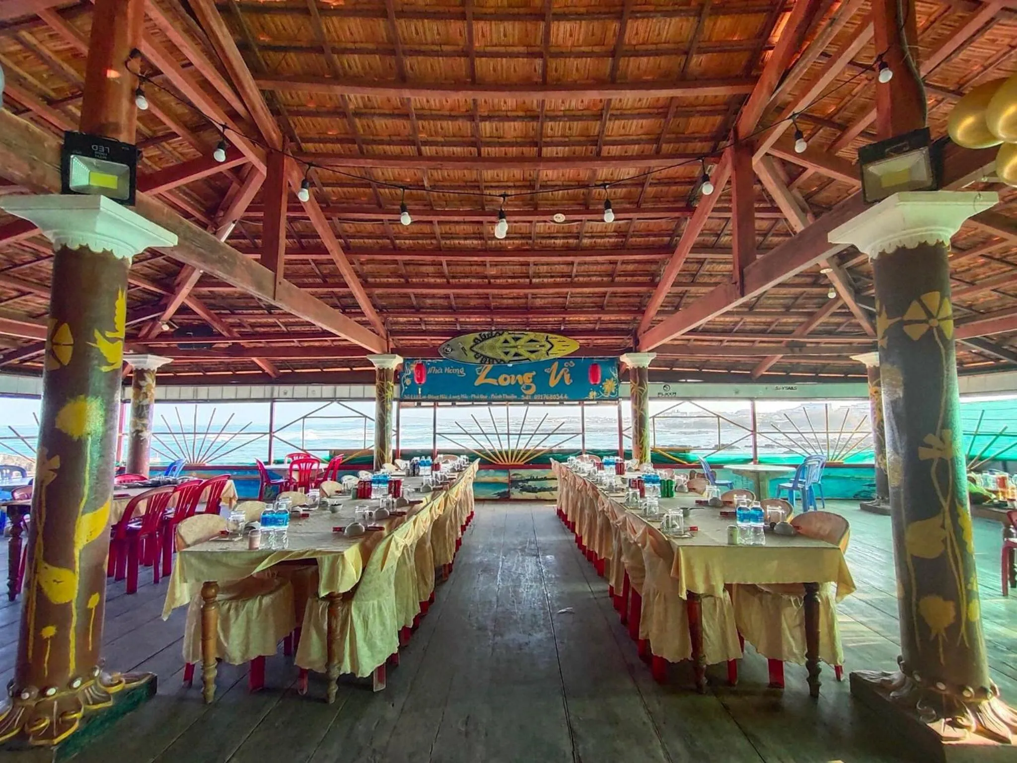 Restaurant/places to eat in Long Vĩ hotel - đảo Phú Quý