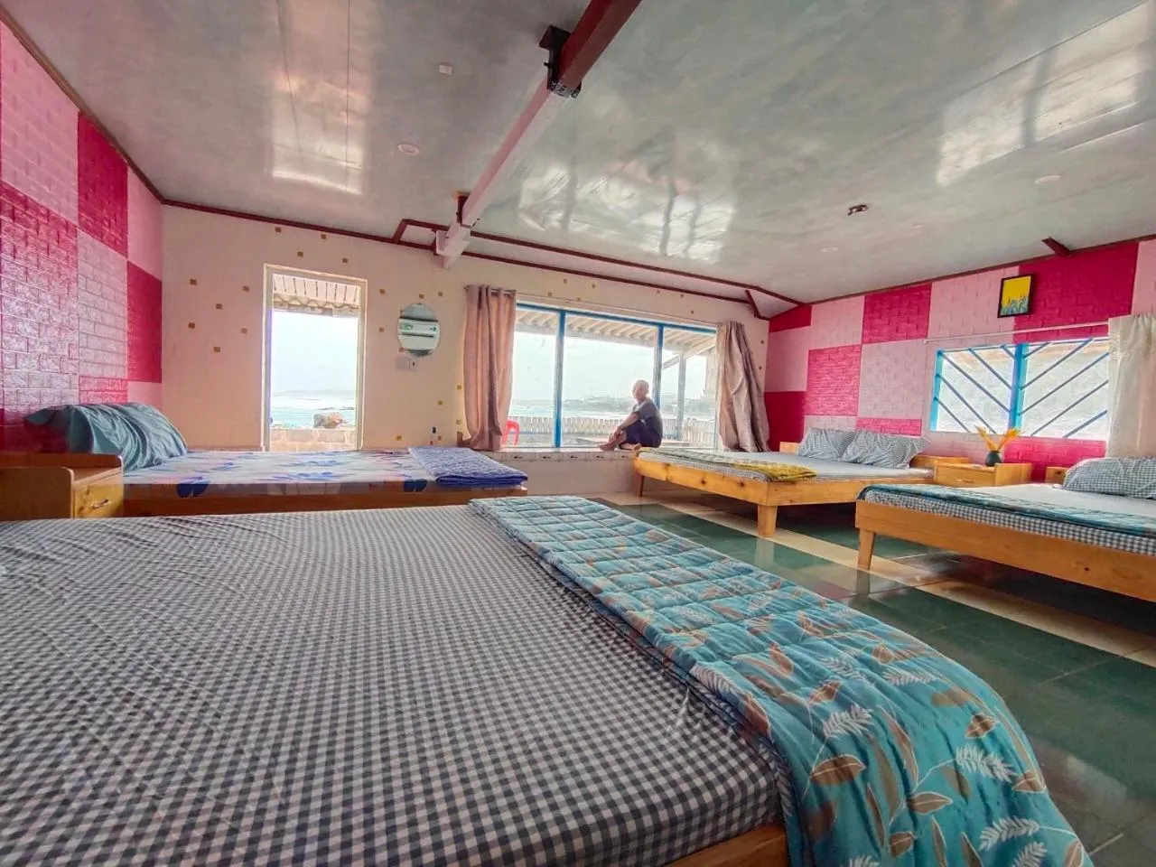 Photo of the whole room, Bed in Long Vĩ hotel - đảo Phú Quý