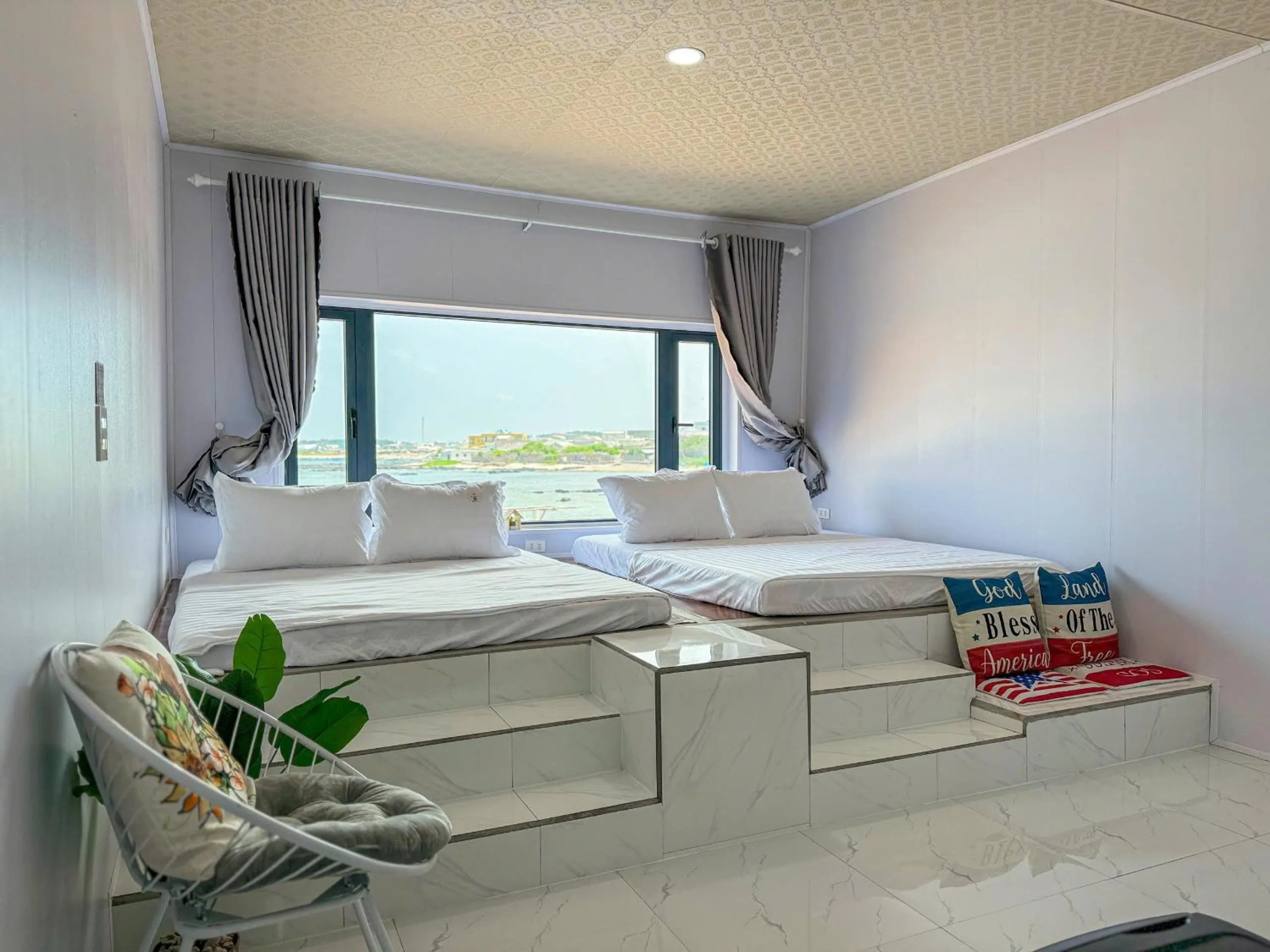 Bed in Long Vĩ hotel - đảo Phú Quý