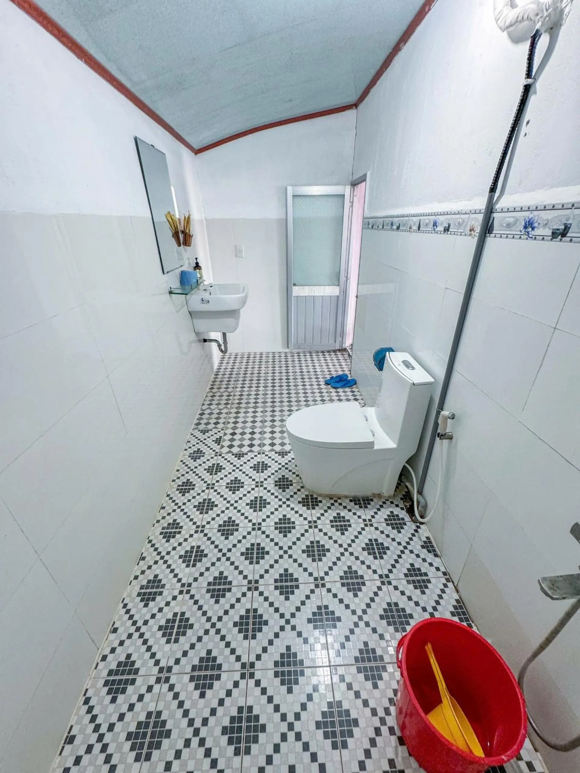 Shower in Long Vĩ hotel - đảo Phú Quý