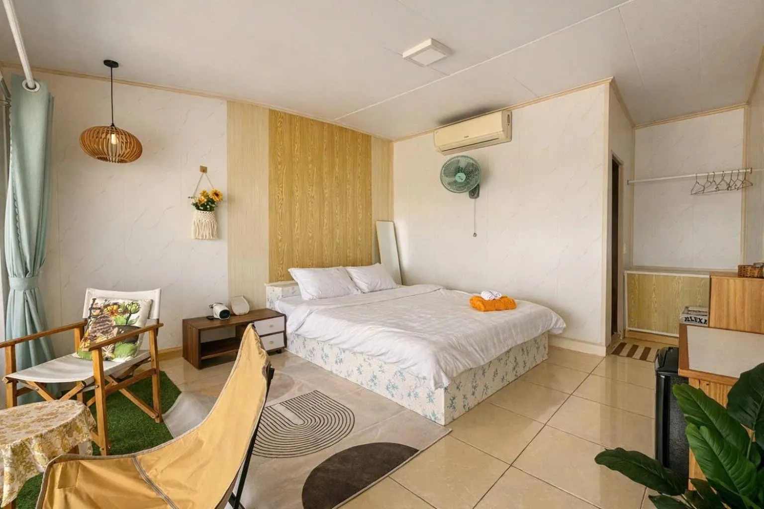 Bed in Long Vĩ hotel - đảo Phú Quý