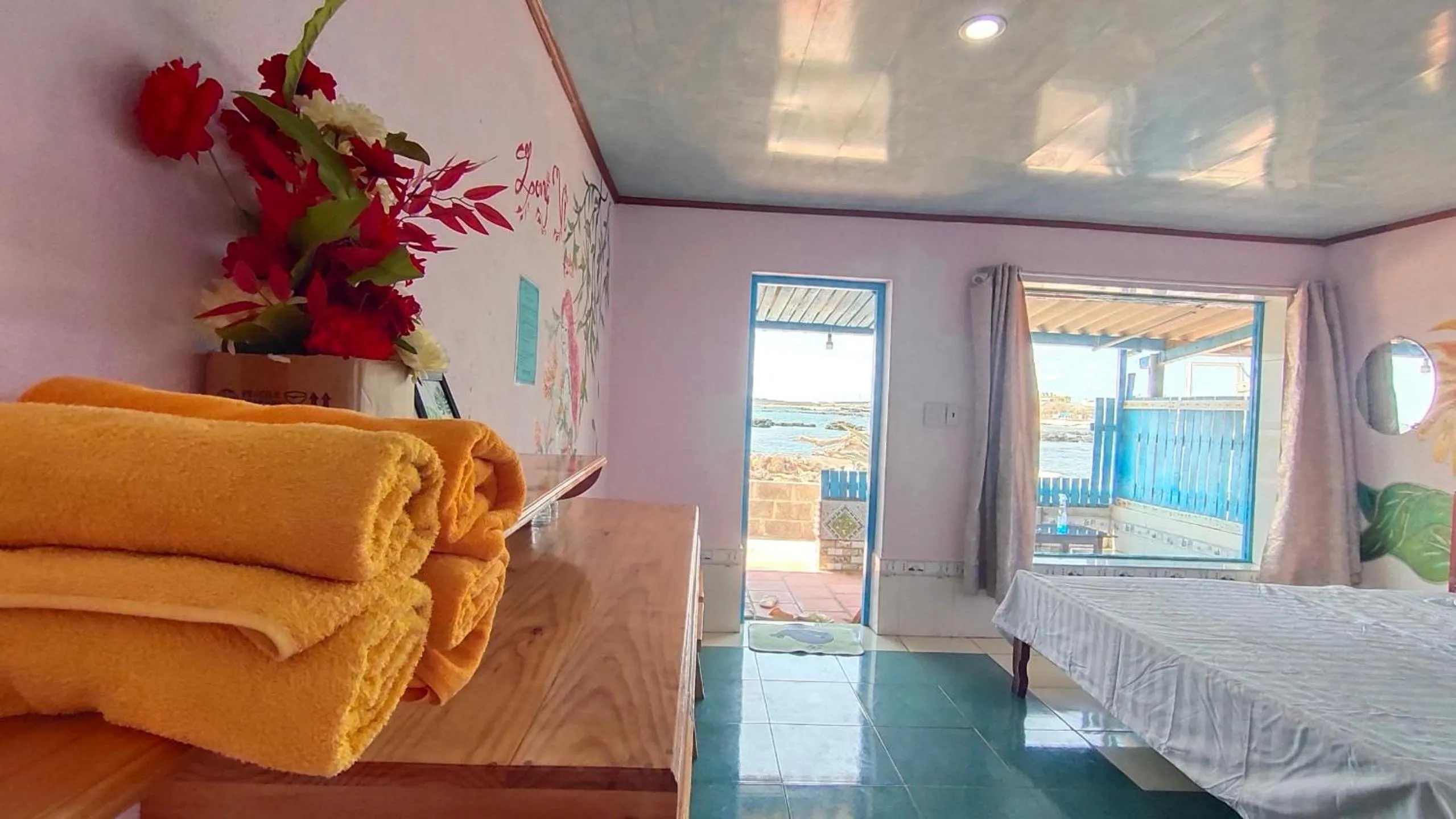 Bed in Long Vĩ hotel - đảo Phú Quý