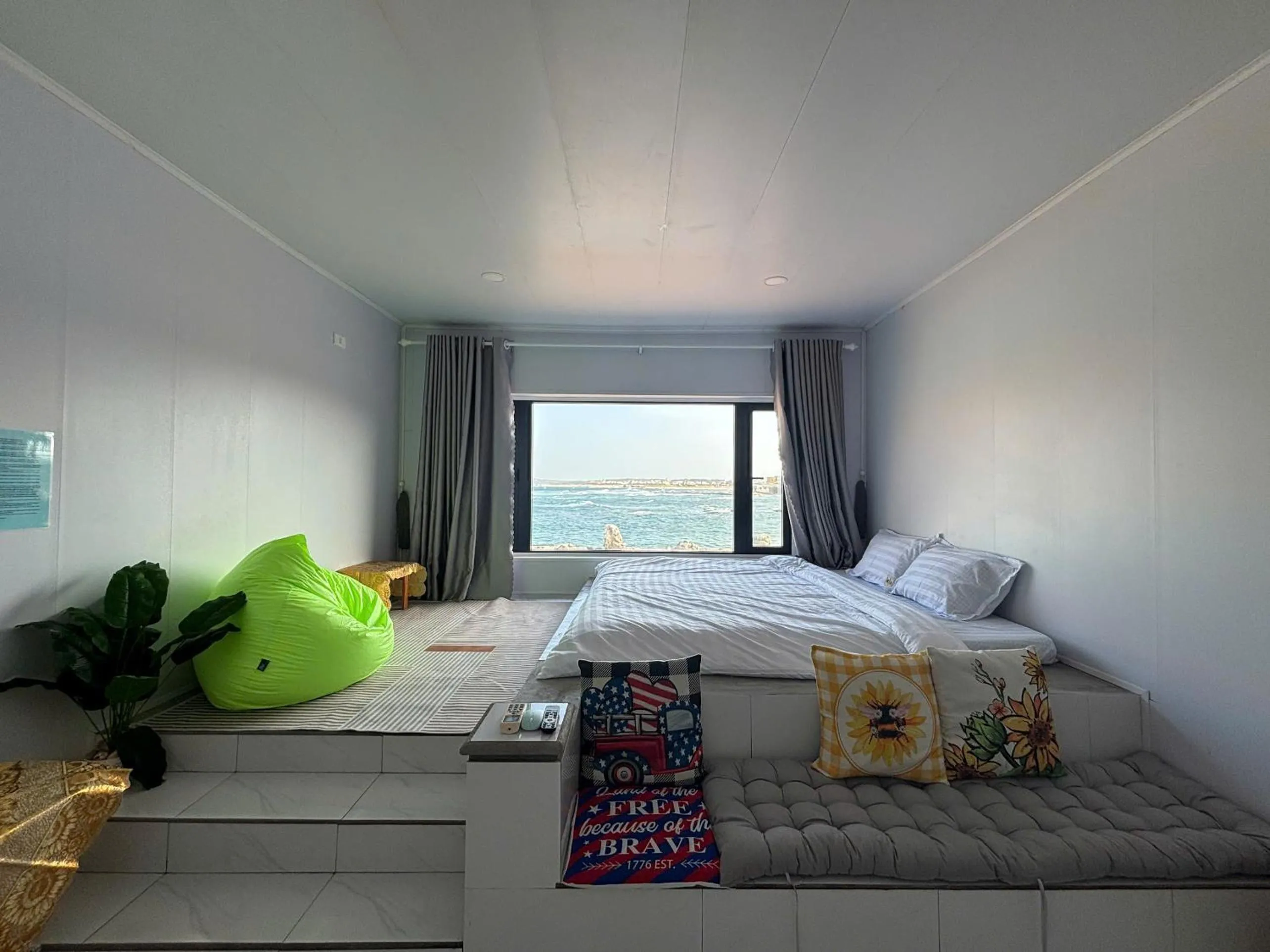 Other, Bed in Long Vĩ hotel - đảo Phú Quý