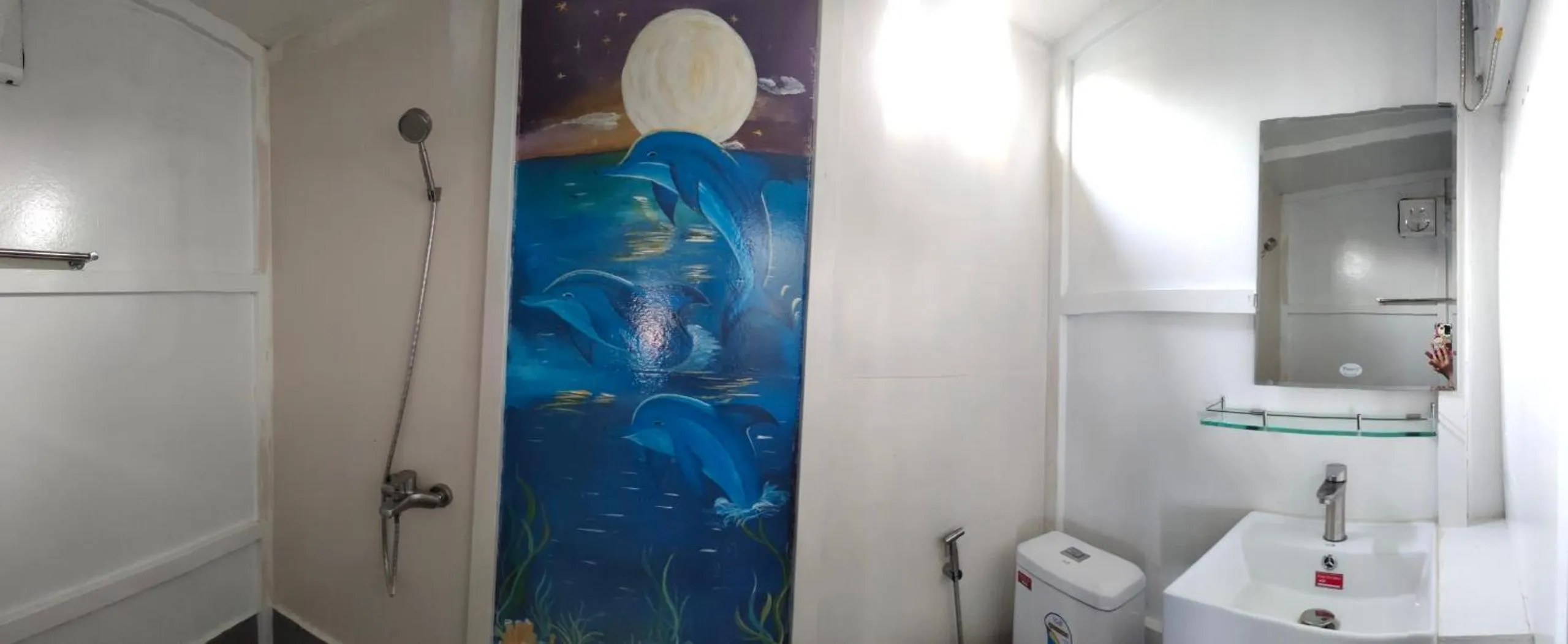 Shower in Long Vĩ hotel - đảo Phú Quý