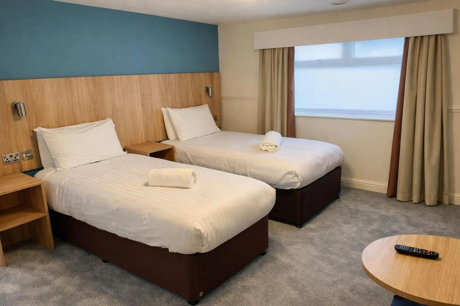 Bedroom, Bed in North Shore Hotel