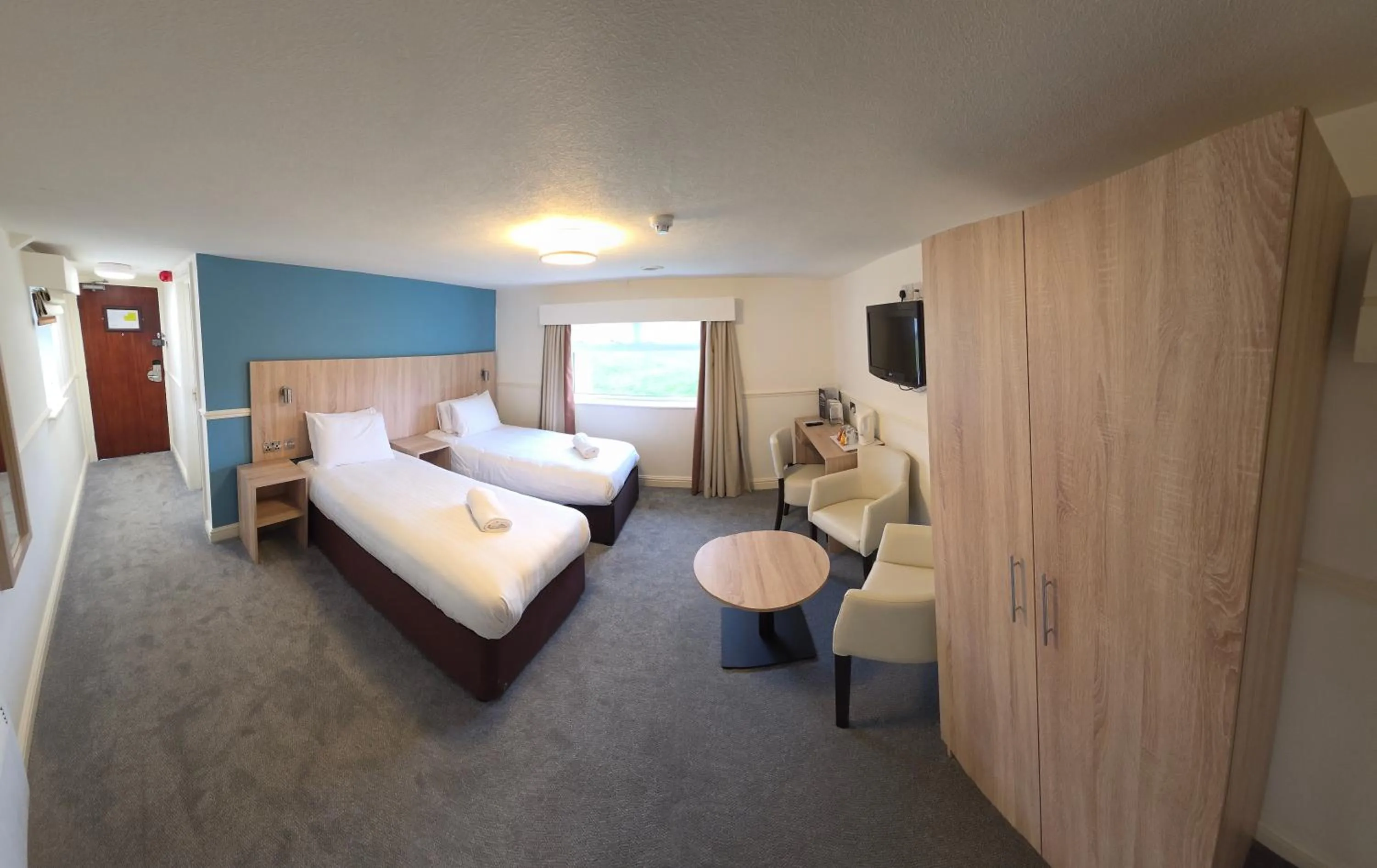 Bedroom, Bed in North Shore Hotel