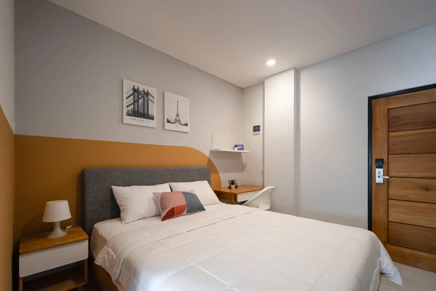 Bedroom, Bed in Cove Urbanier