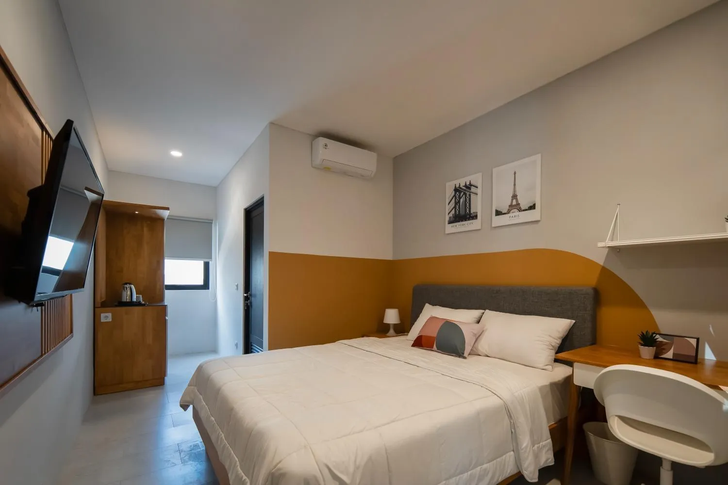 Bedroom, Bed in Cove Urbanier