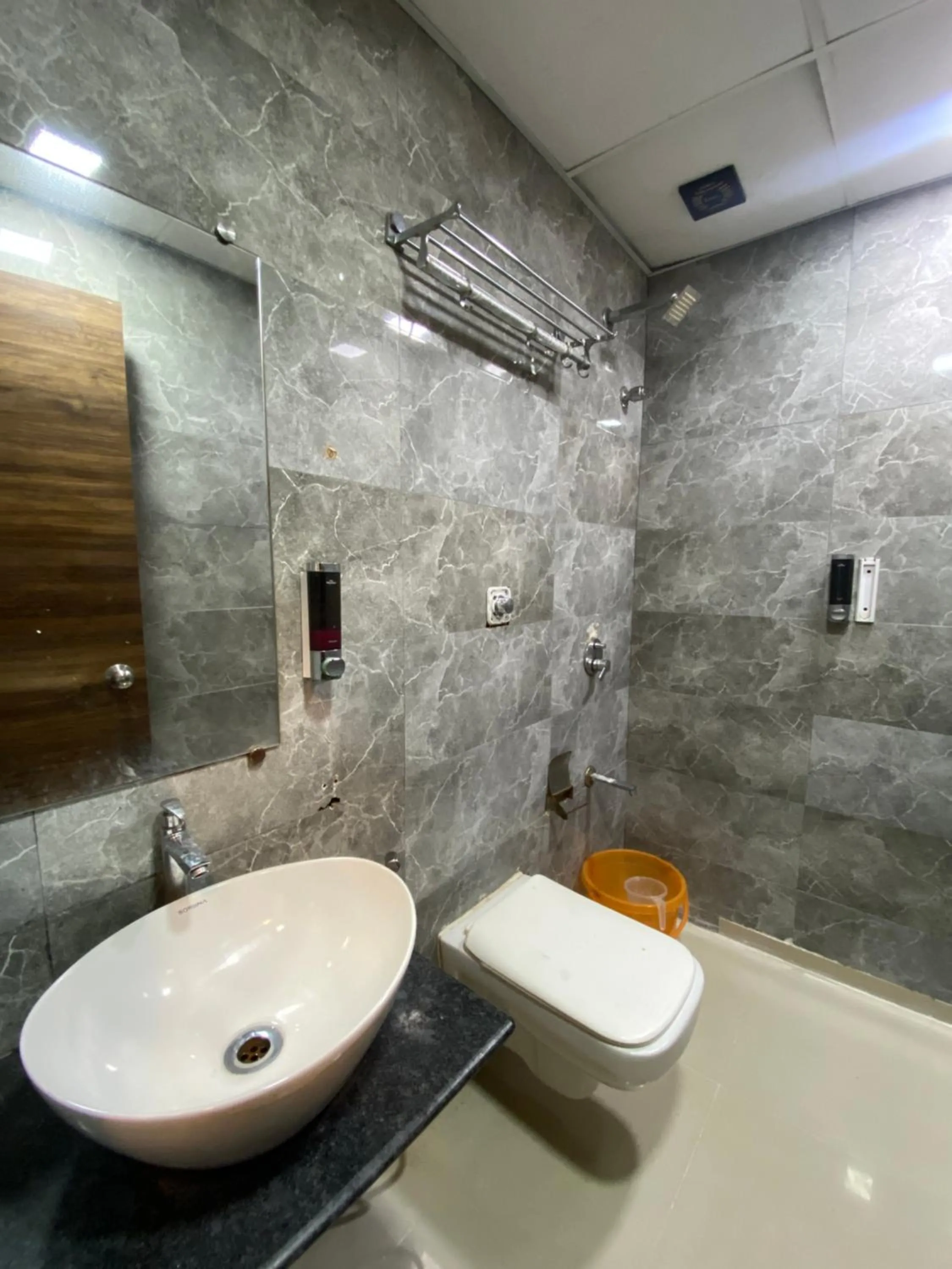 Shower in Hotel Blue Wellington - Near Mumbai Airport