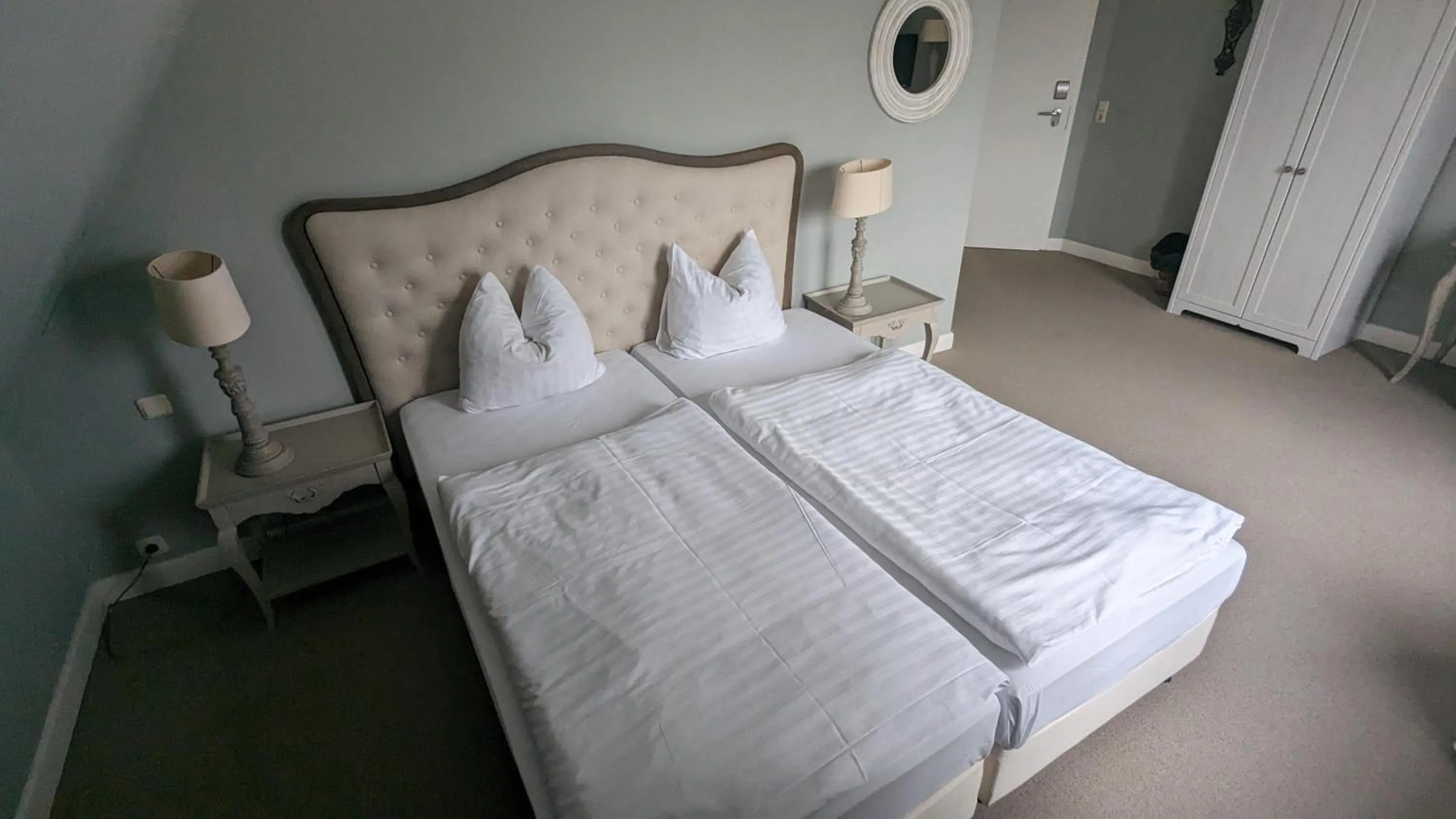 Photo of the whole room, Bed in Schloss Krugsdorf Golf & Hotel