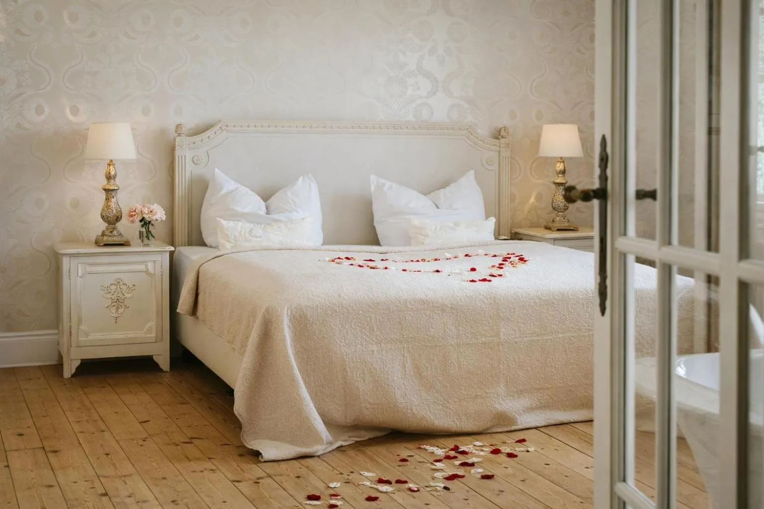 Photo of the whole room, Bed in Schloss Krugsdorf Golf & Hotel