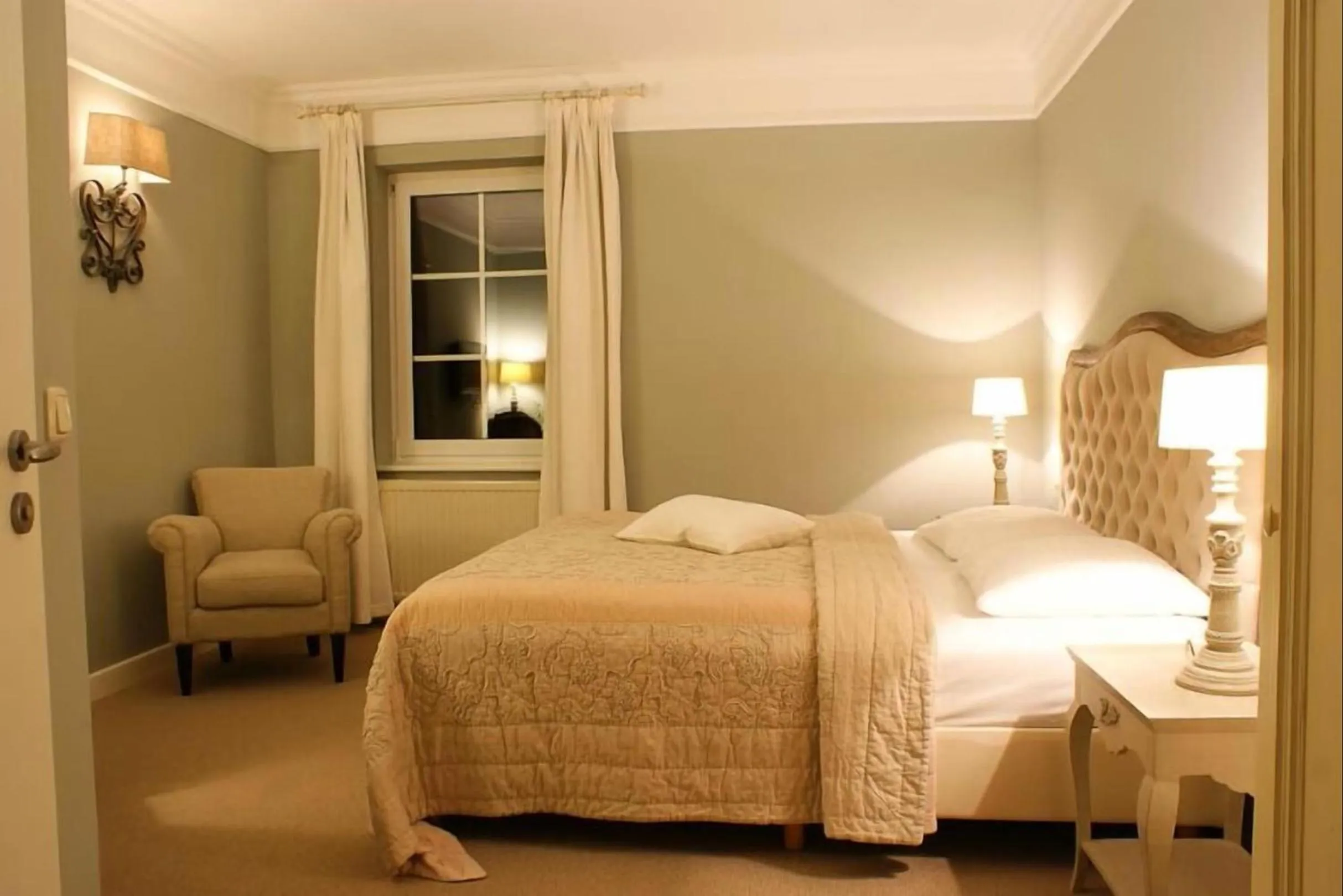 Photo of the whole room, Bed in Schloss Krugsdorf Golf & Hotel