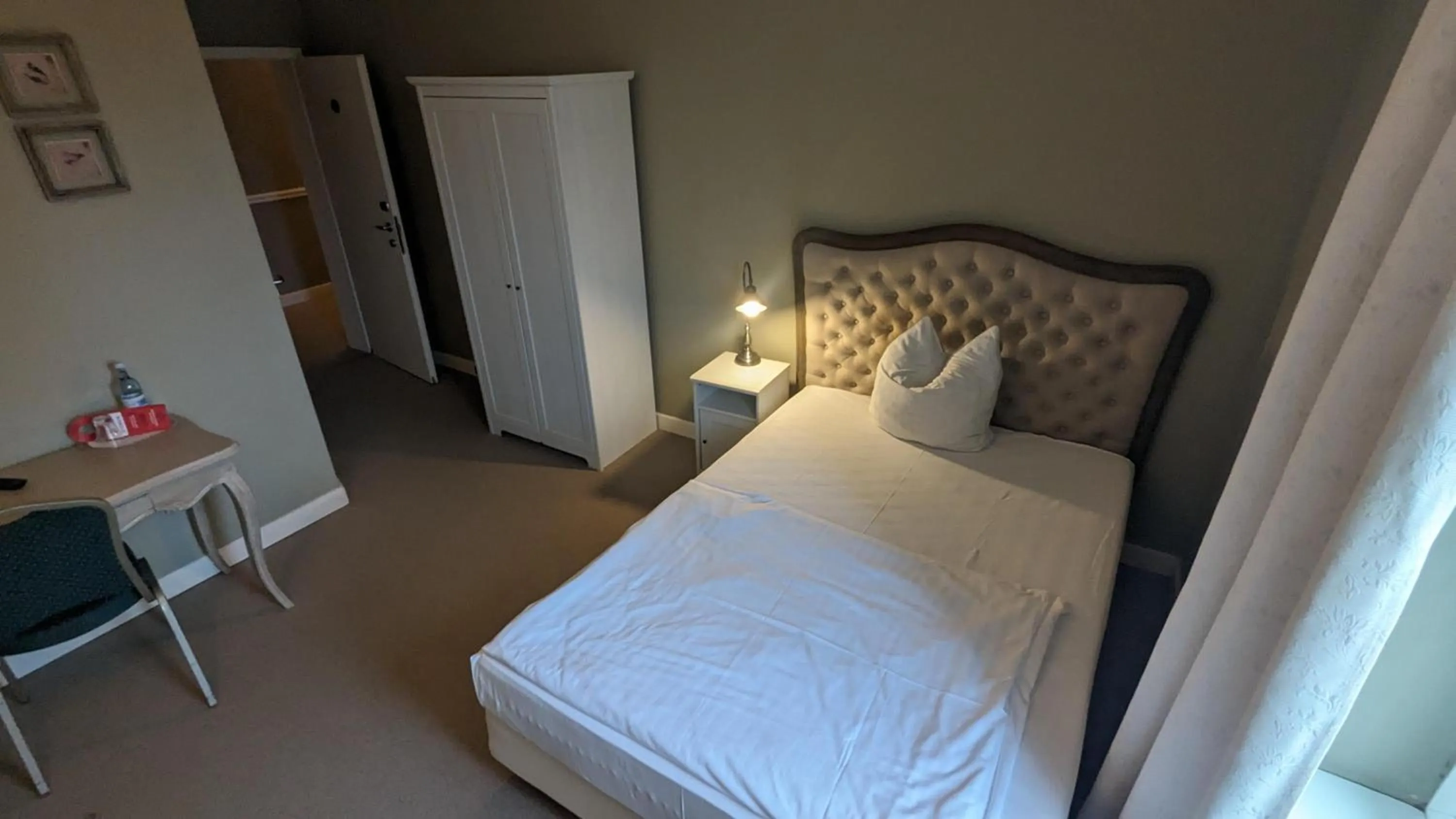 Photo of the whole room, Bed in Schloss Krugsdorf Golf & Hotel