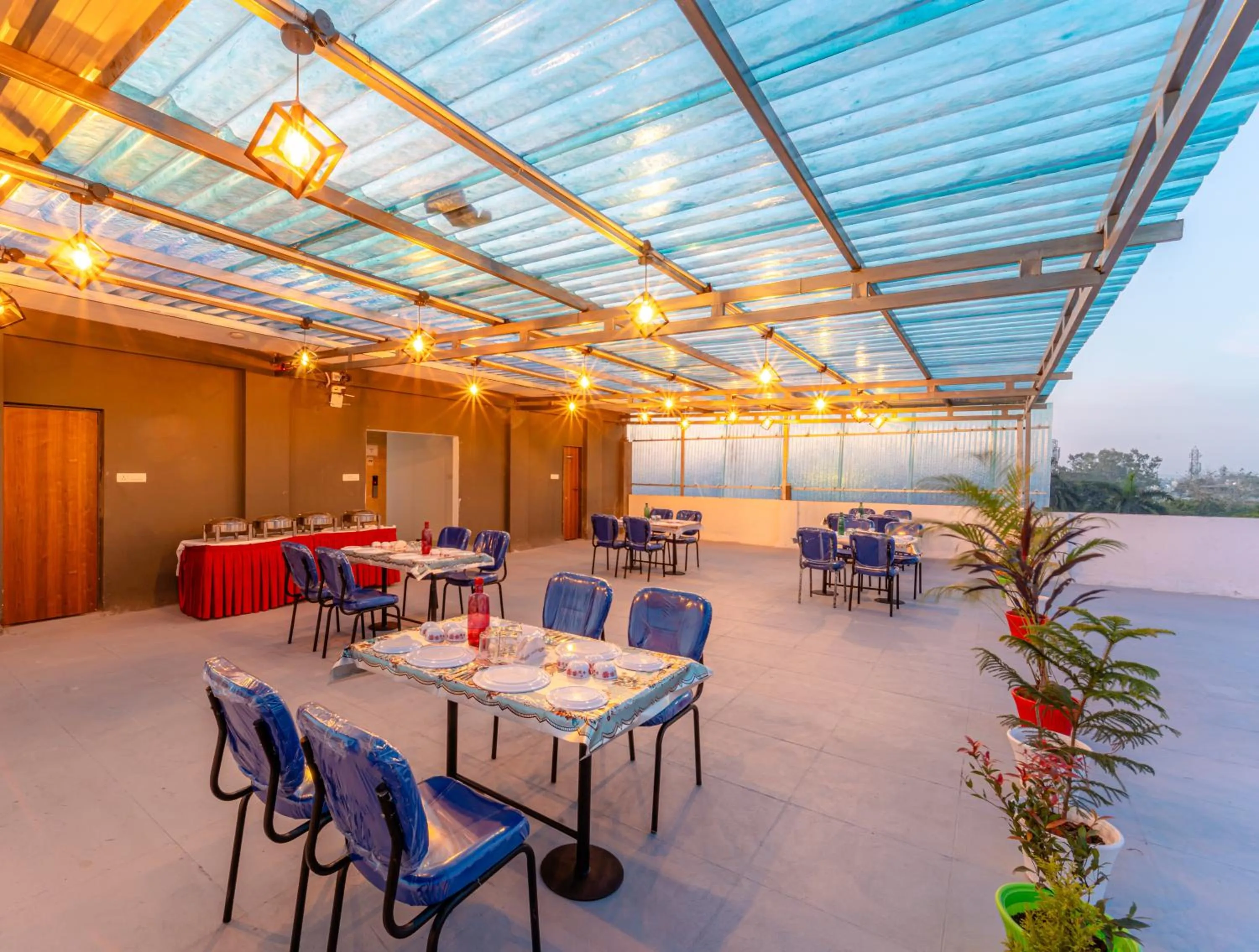 Restaurant/places to eat in Treebo Pure Earth Stay, Vijay Nagar