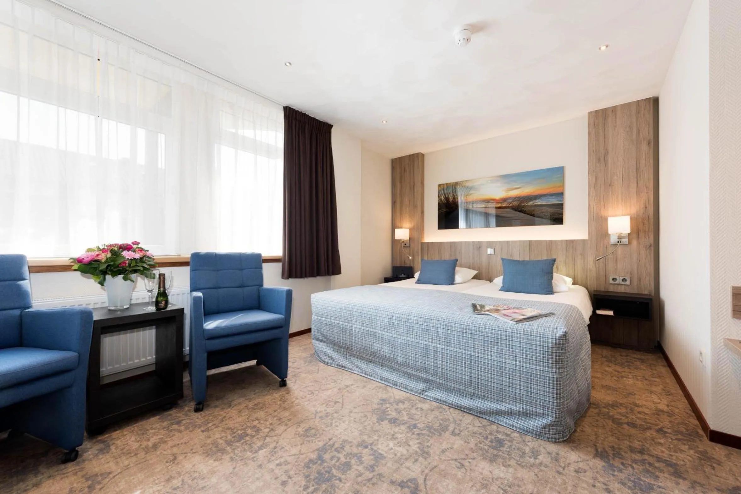 Photo of the whole room, Bed in Strandhotel de Vassy