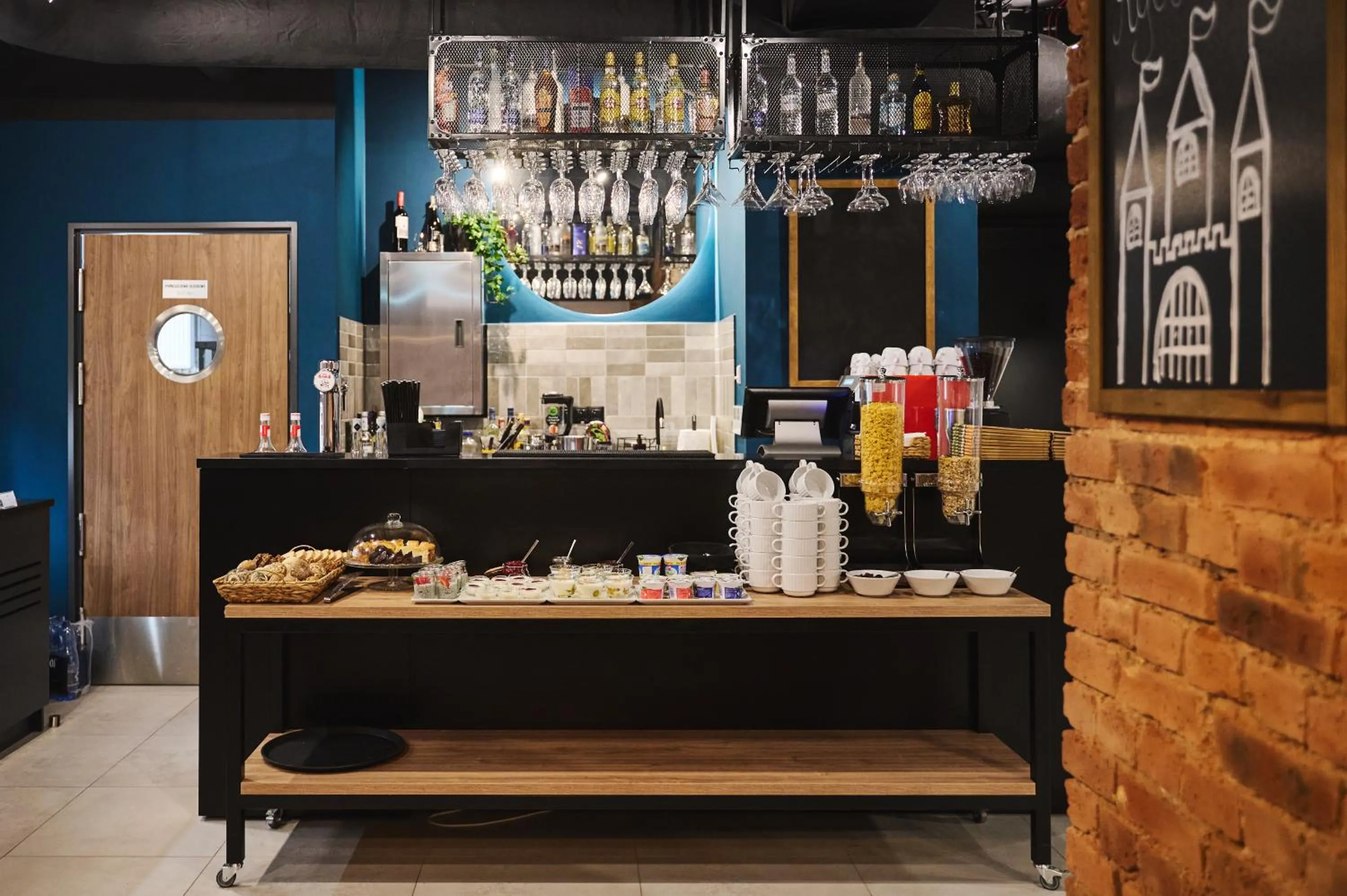 Restaurant/places to eat in Hotel Halo Szczecin