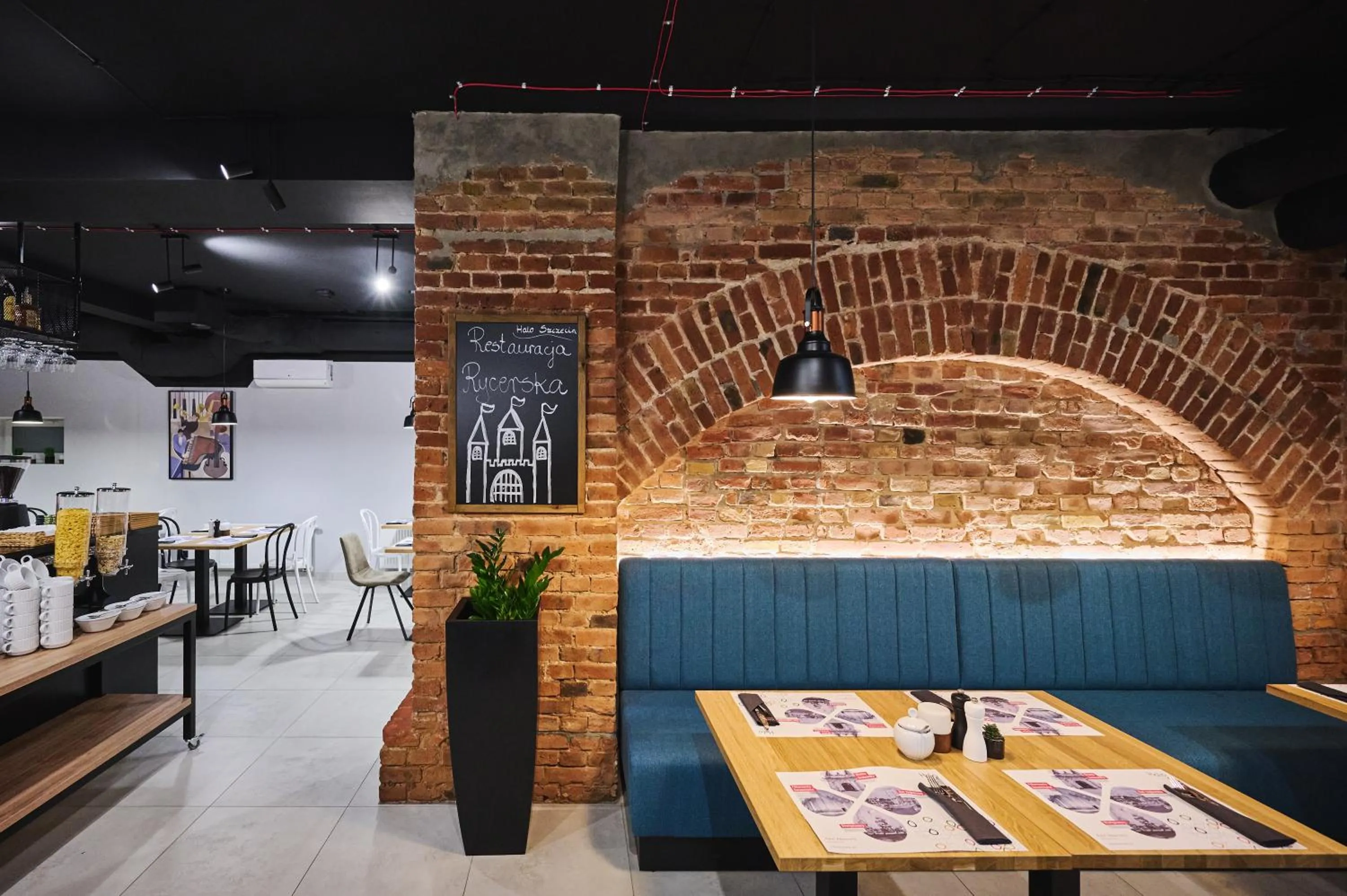 Restaurant/places to eat in Hotel Halo Szczecin