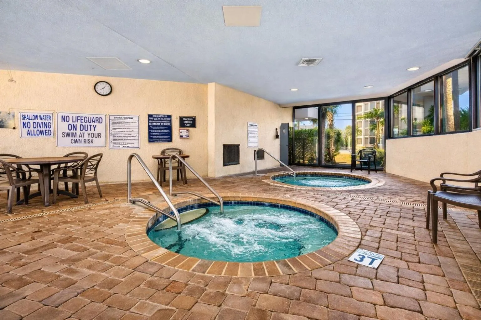Newly Renovated Privately owned OF condo on 6th floor Ocean Reef w-heated pools, lazy river, hot tubs & restaurants