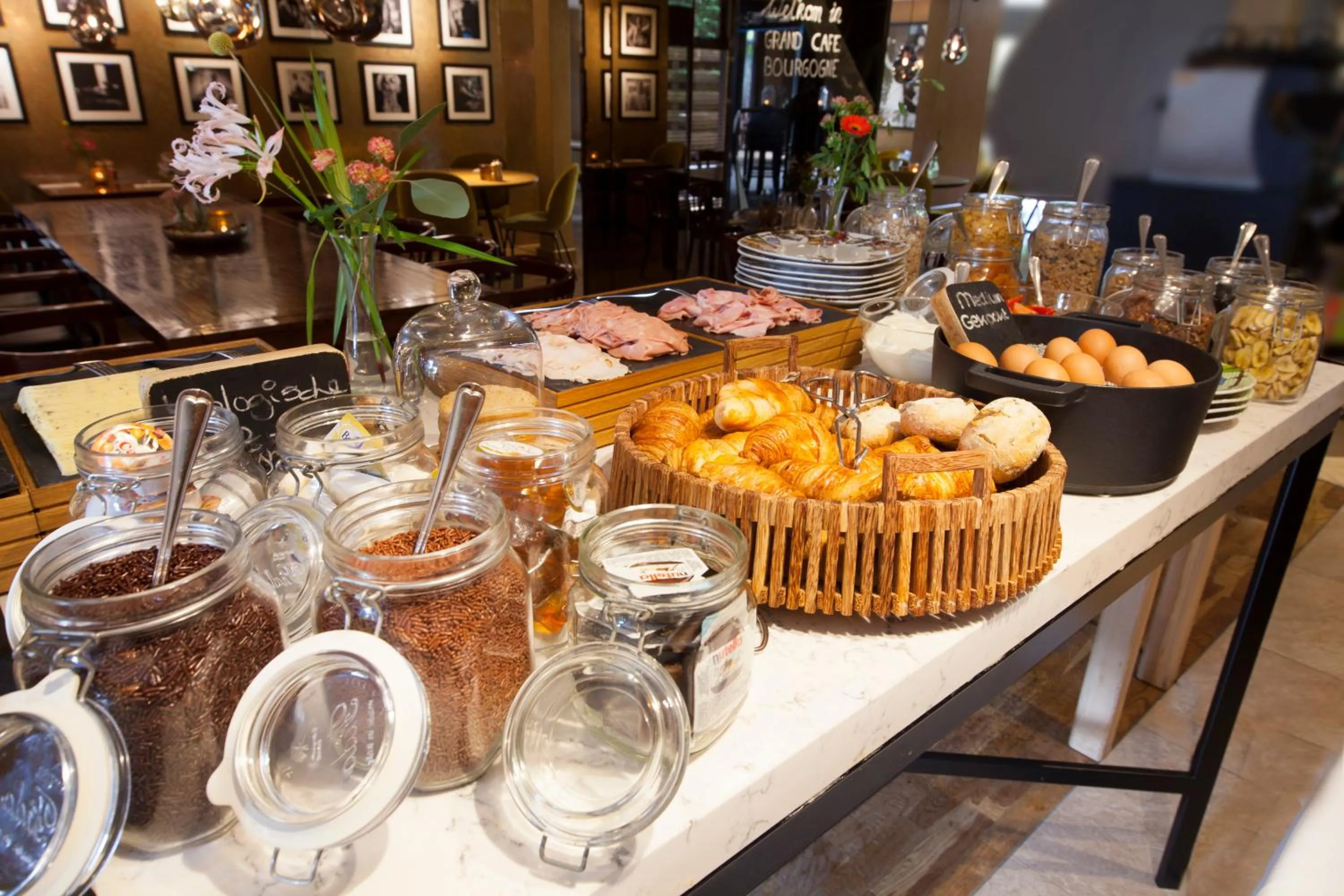Breakfast in Restaurant Hotel Merlet