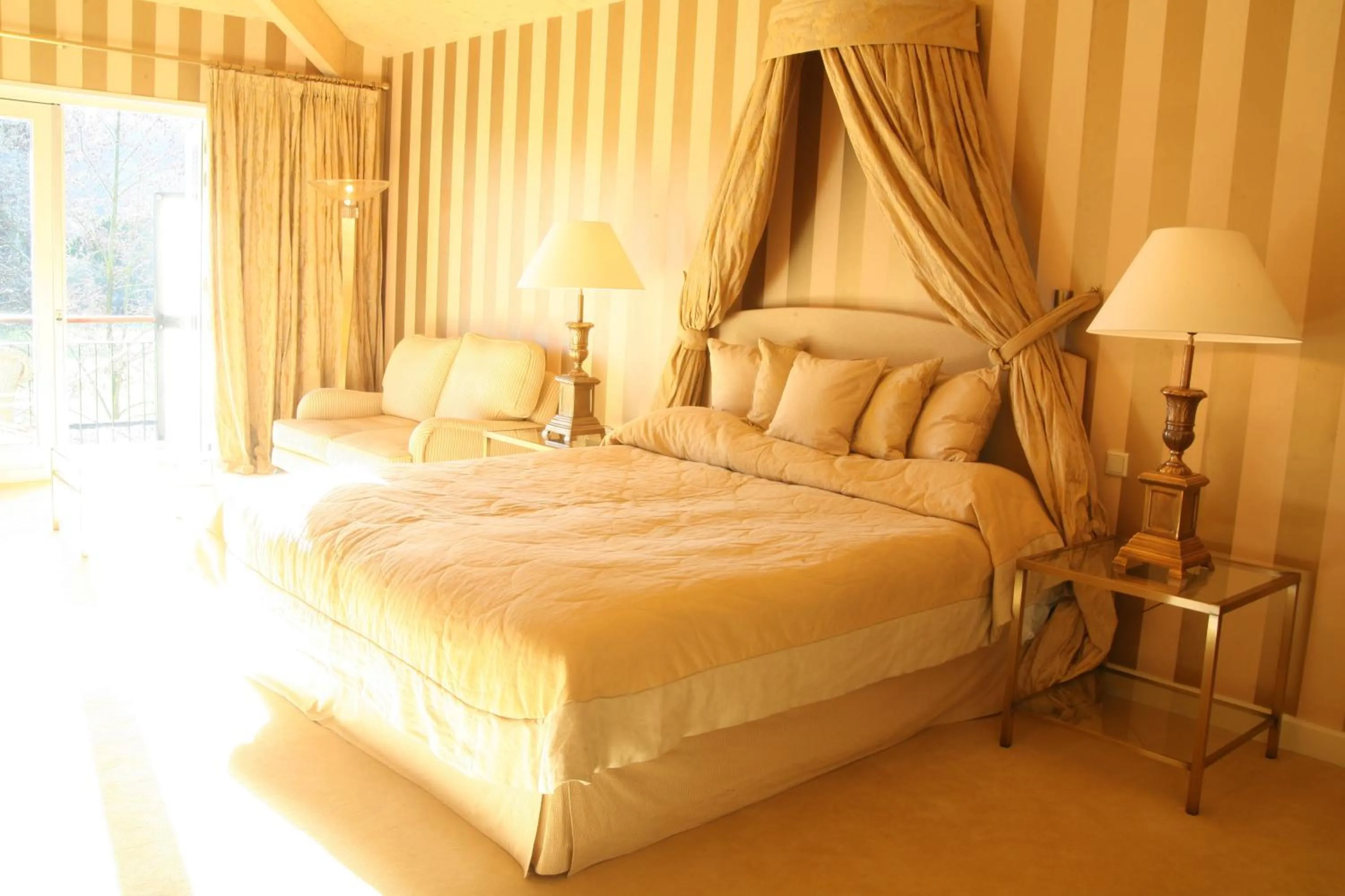 Bed in Restaurant Hotel Merlet