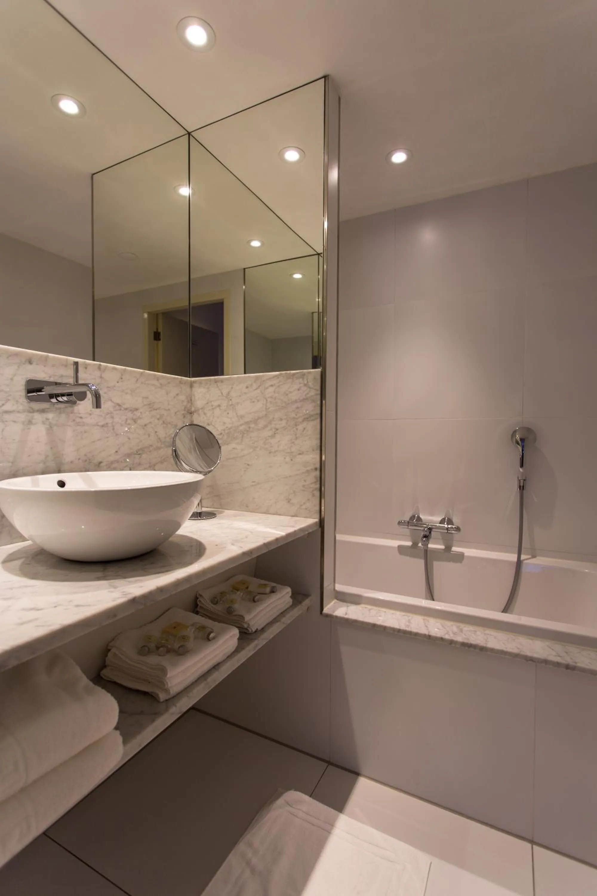 Bathroom in Restaurant Hotel Merlet