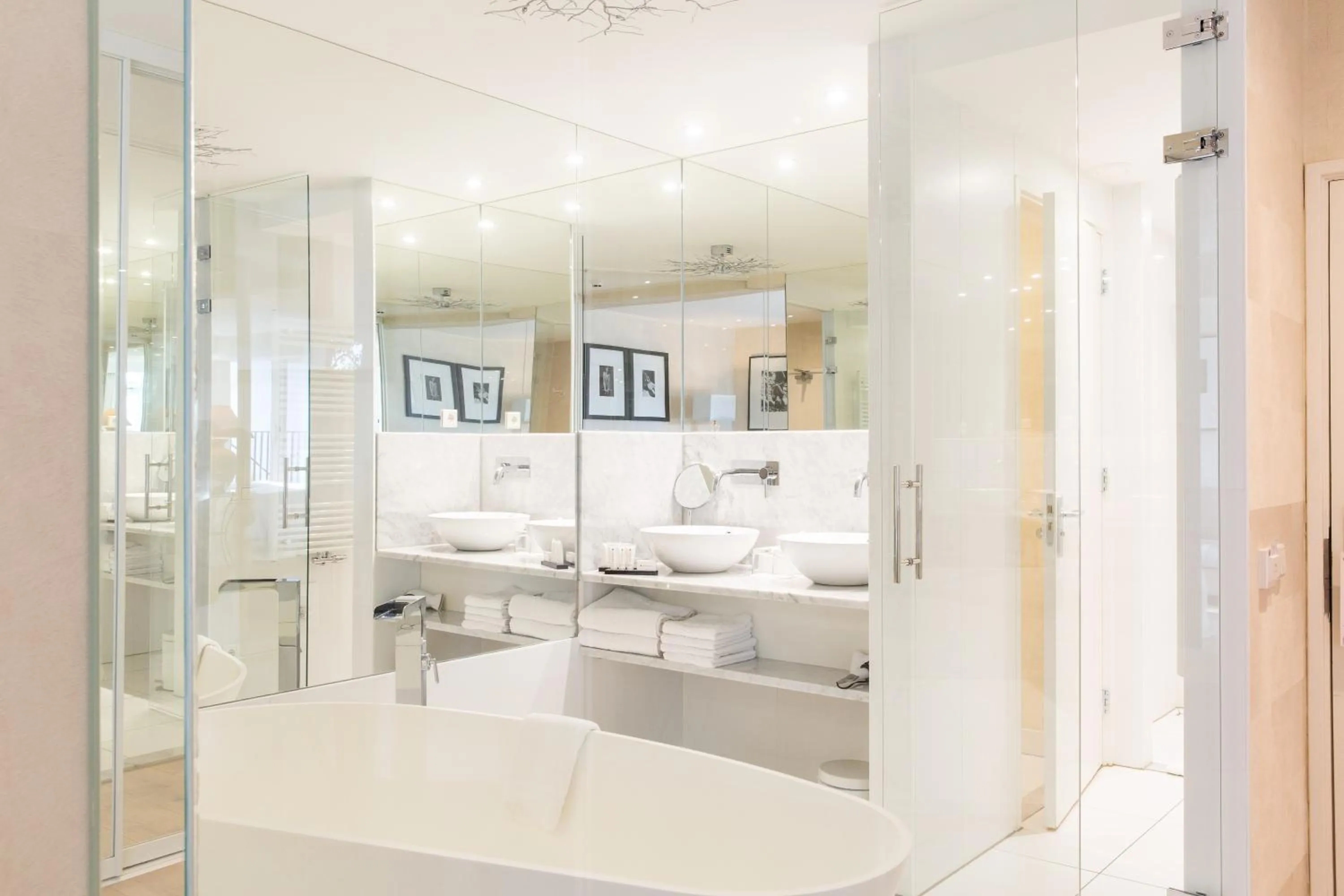 Bathroom in Restaurant Hotel Merlet