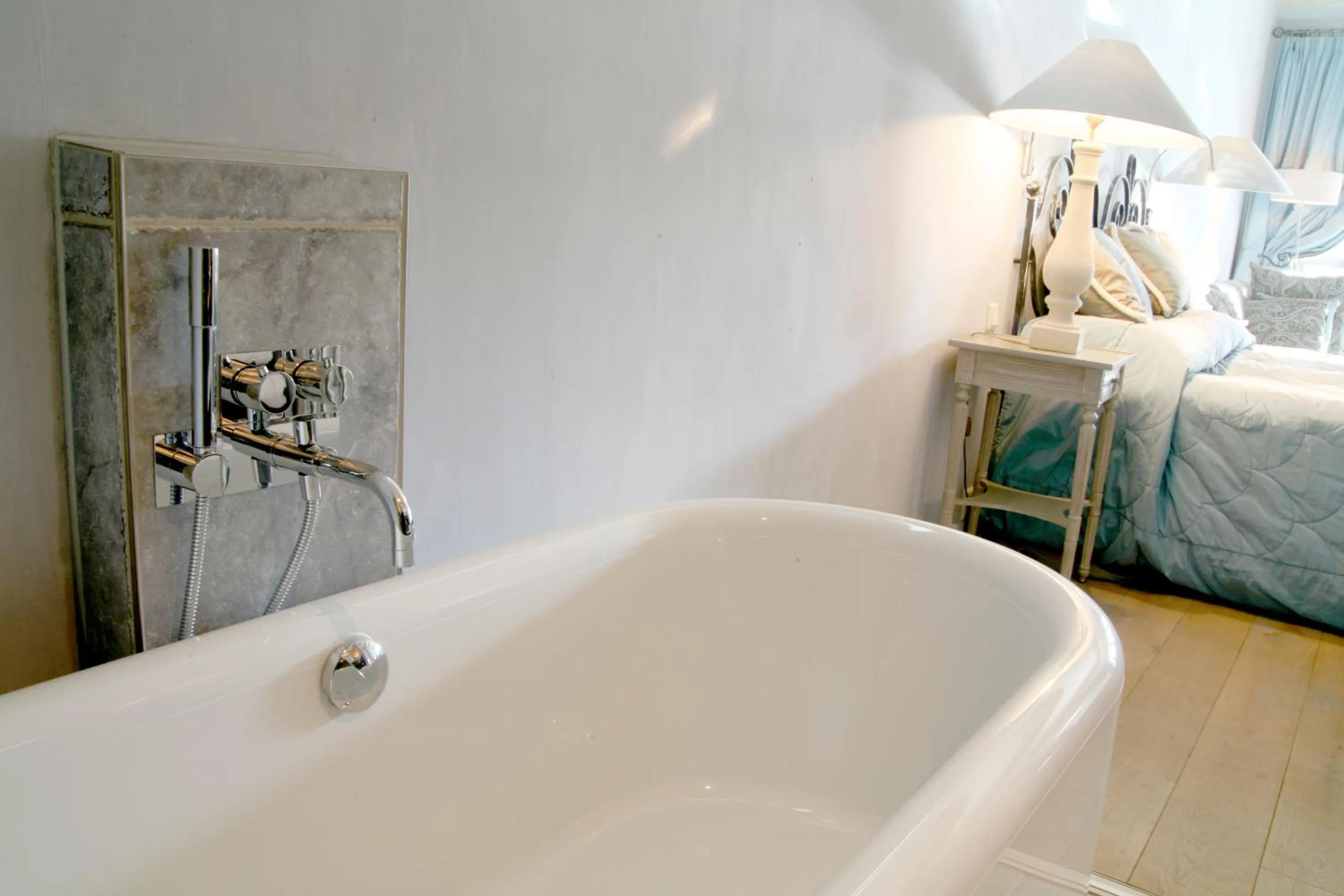 Bathroom, Bed in Restaurant Hotel Merlet