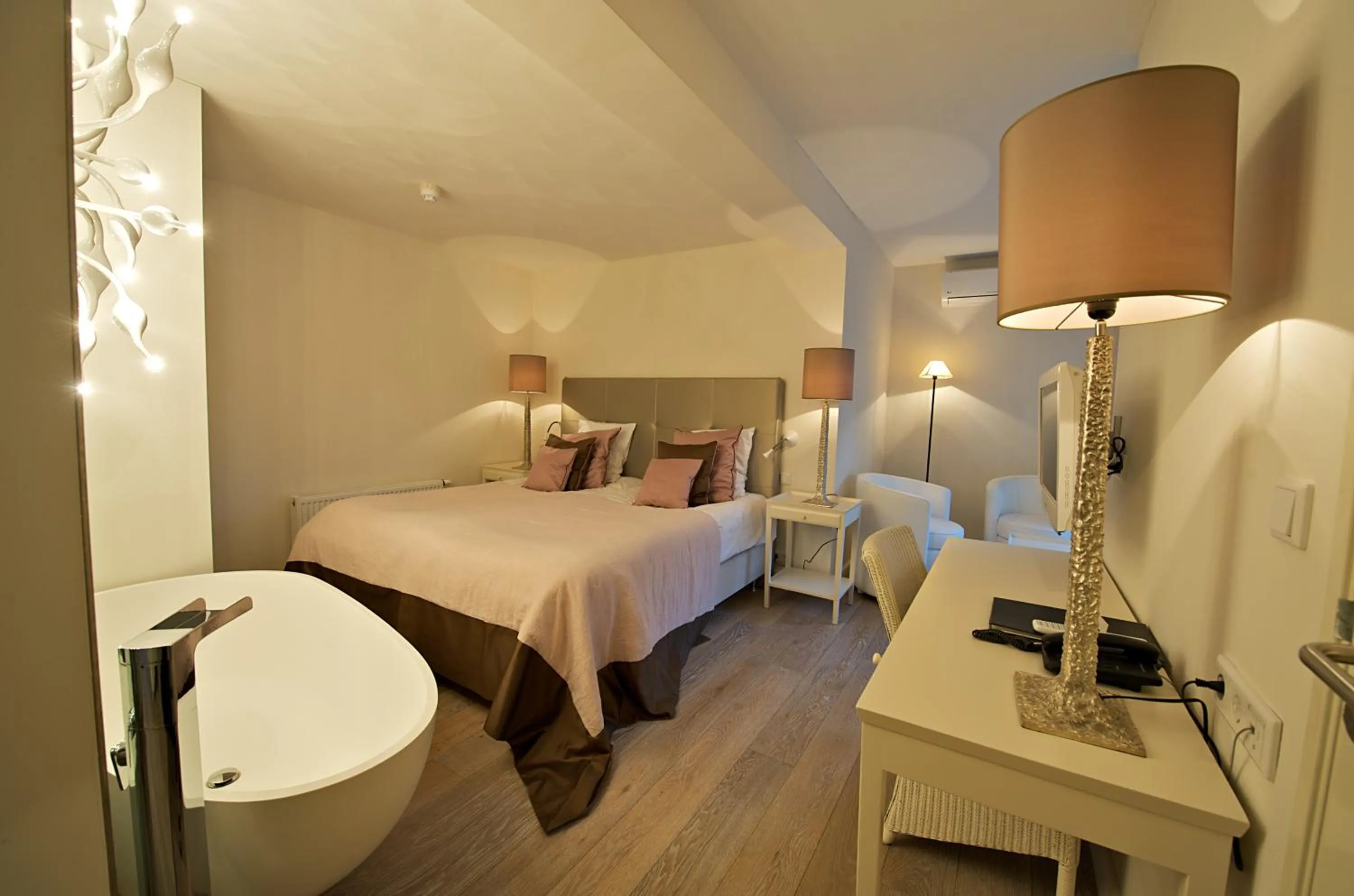 Bed in Restaurant Hotel Merlet