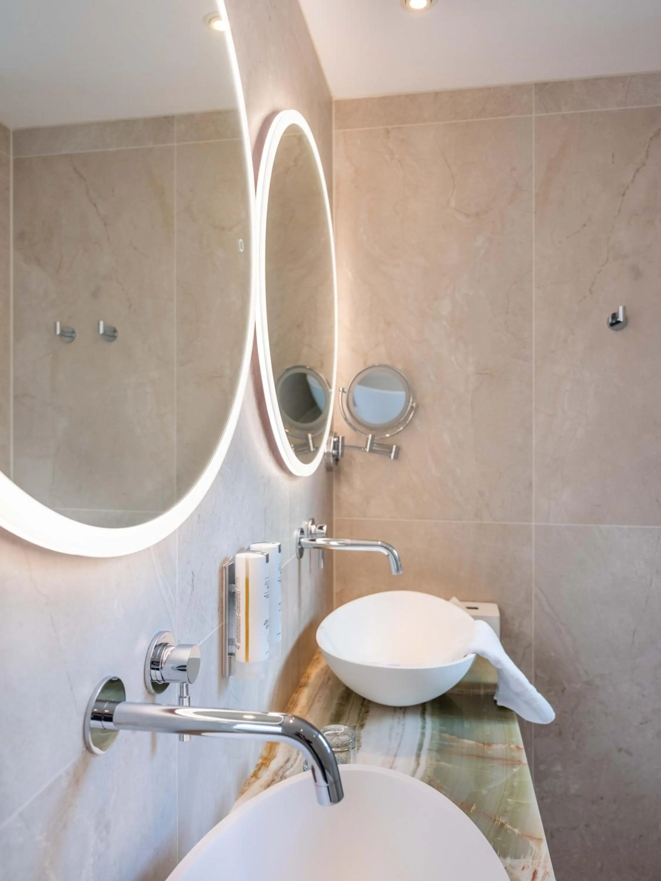 Bathroom in Restaurant Hotel Merlet