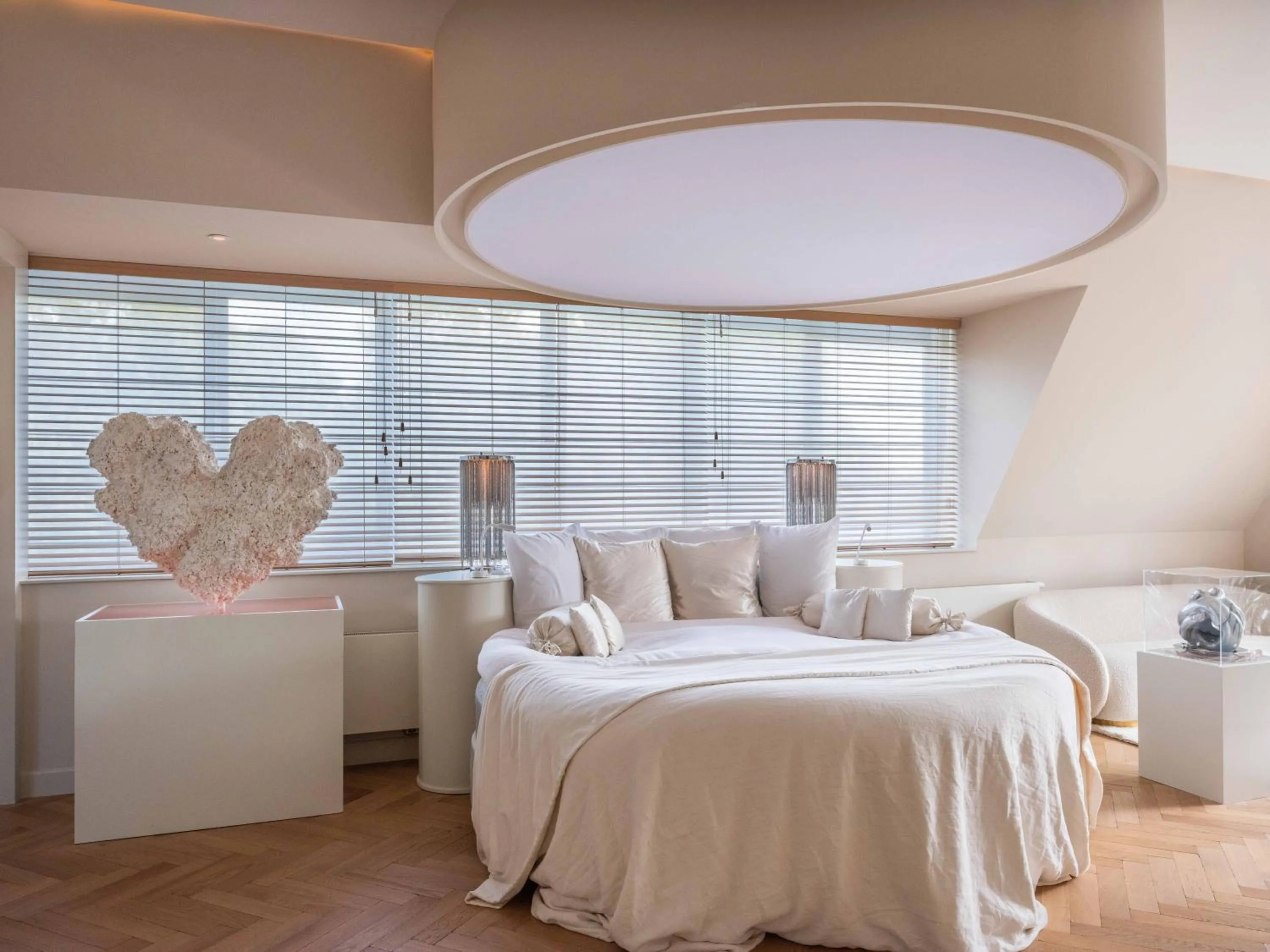 Living room, Bed in Restaurant Hotel Merlet