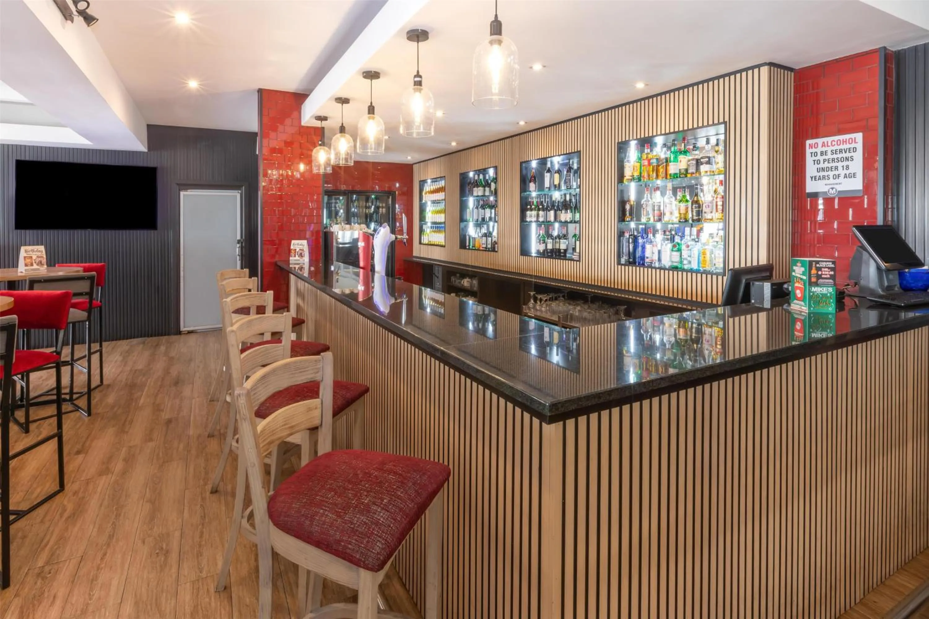 Lounge or bar in Garden Court Kings Beach