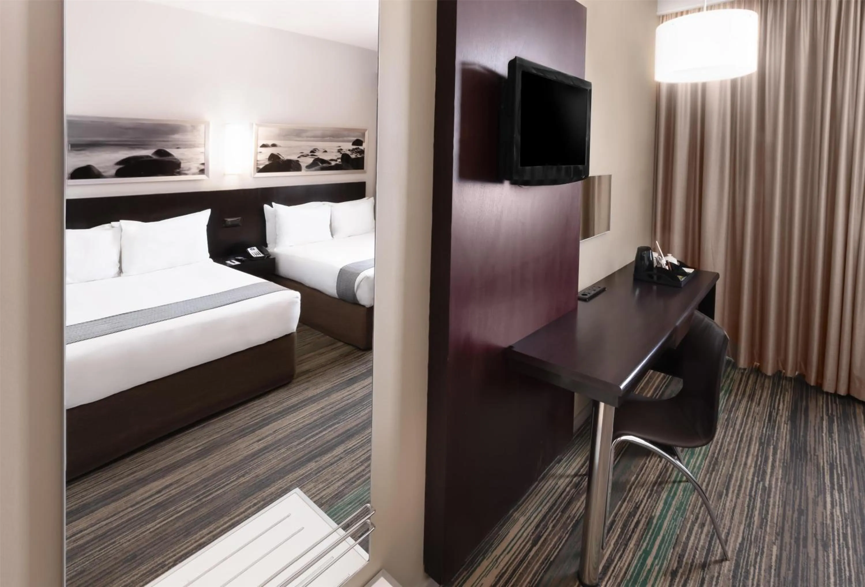 Bedroom, Bed in Garden Court Kings Beach