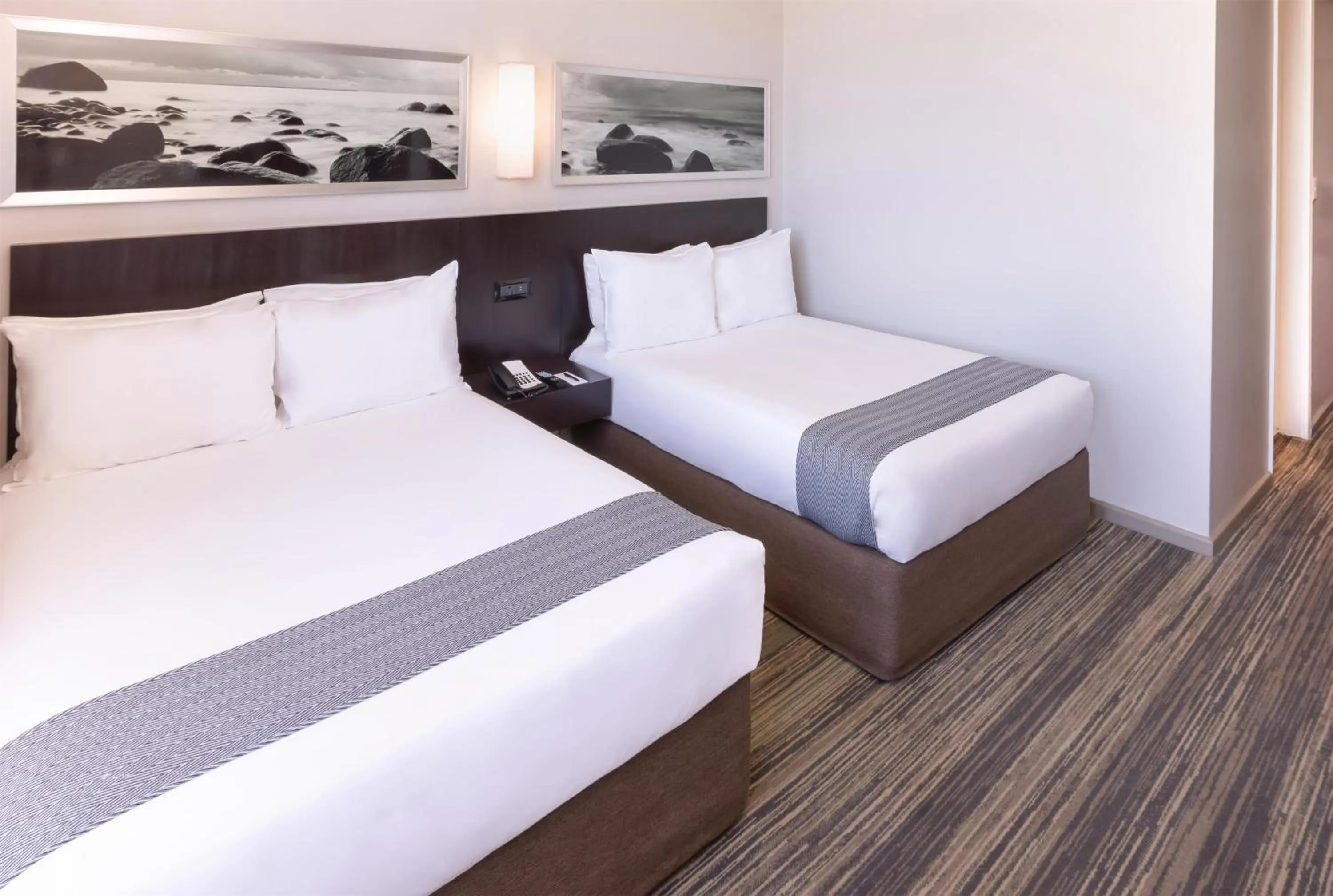 Bedroom, Bed in Garden Court Kings Beach