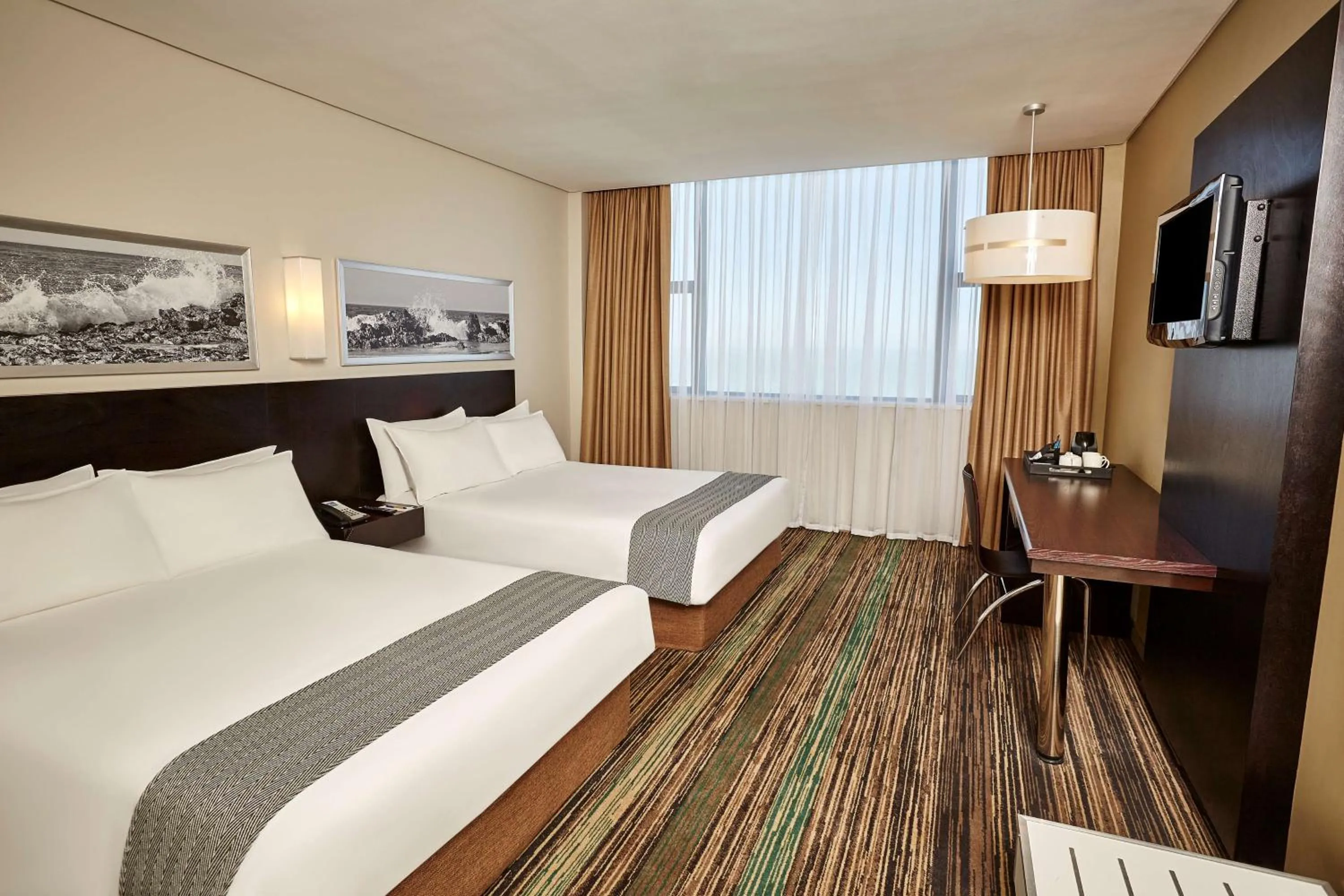 Bed in Garden Court Kings Beach