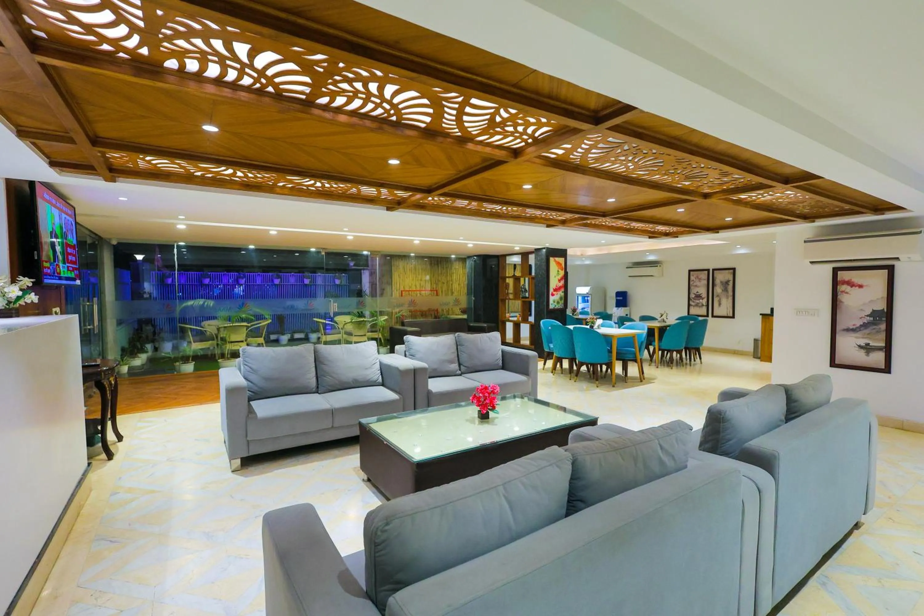 Lobby or reception in Nikko Premier - Near Medanta Hospital