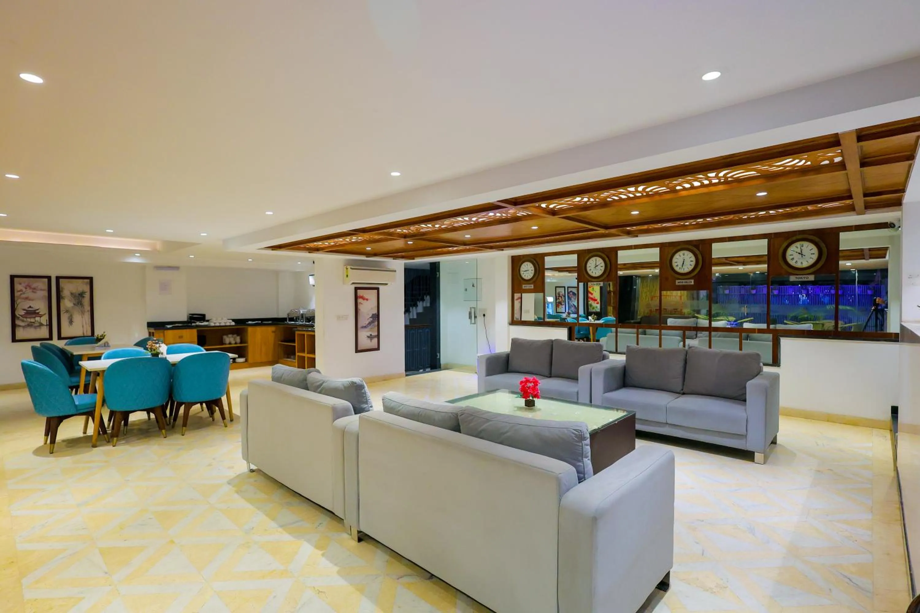 Lobby or reception in Nikko Premier - Near Medanta Hospital