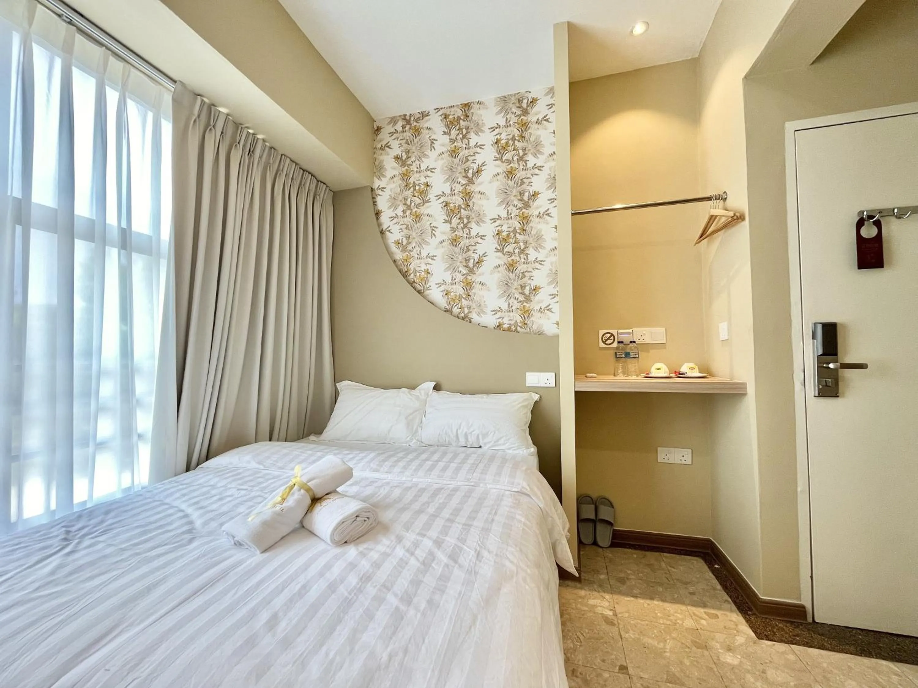 Photo of the whole room, Bed in Asimmy Hotel