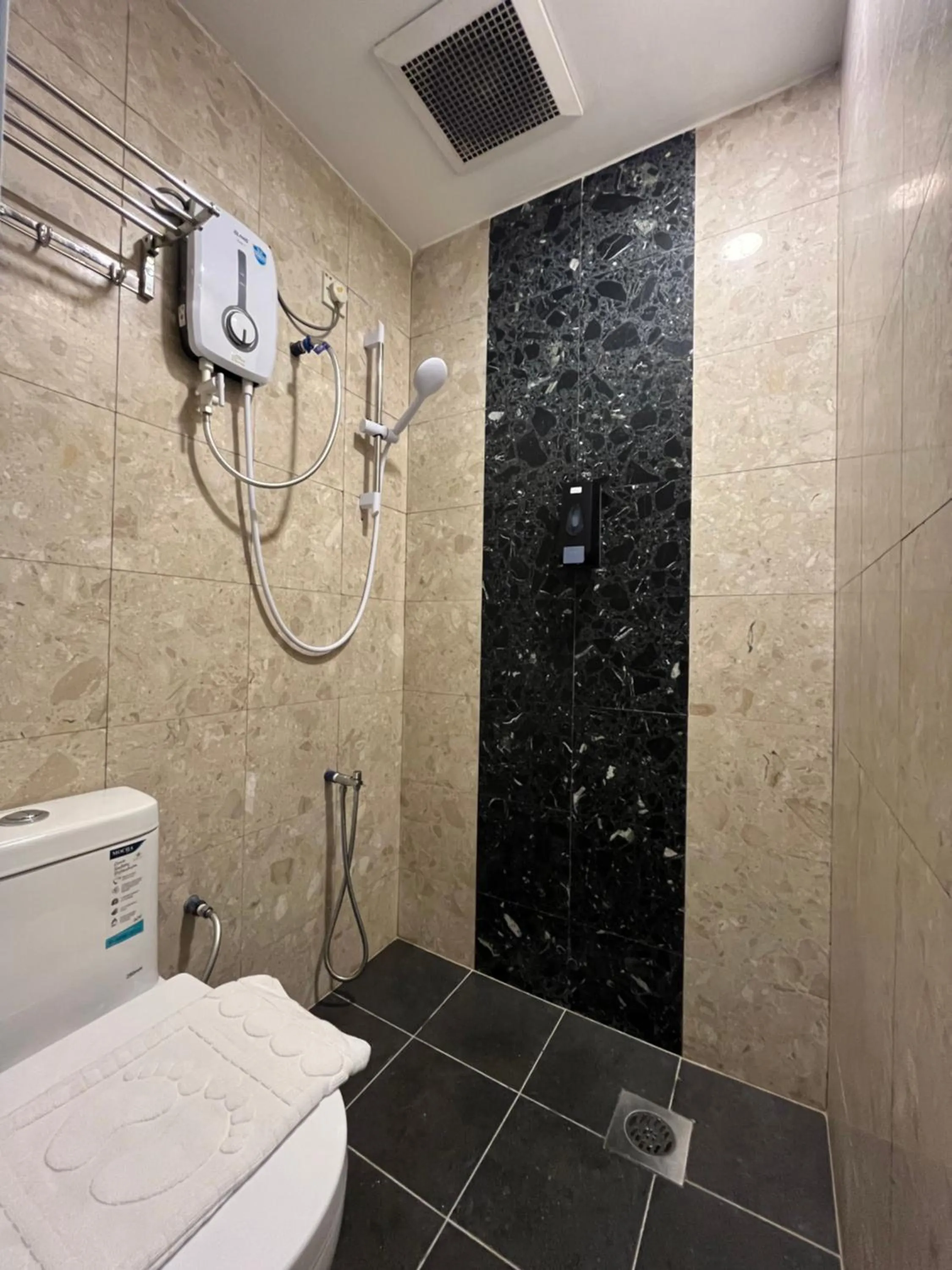 Shower in Asimmy Hotel