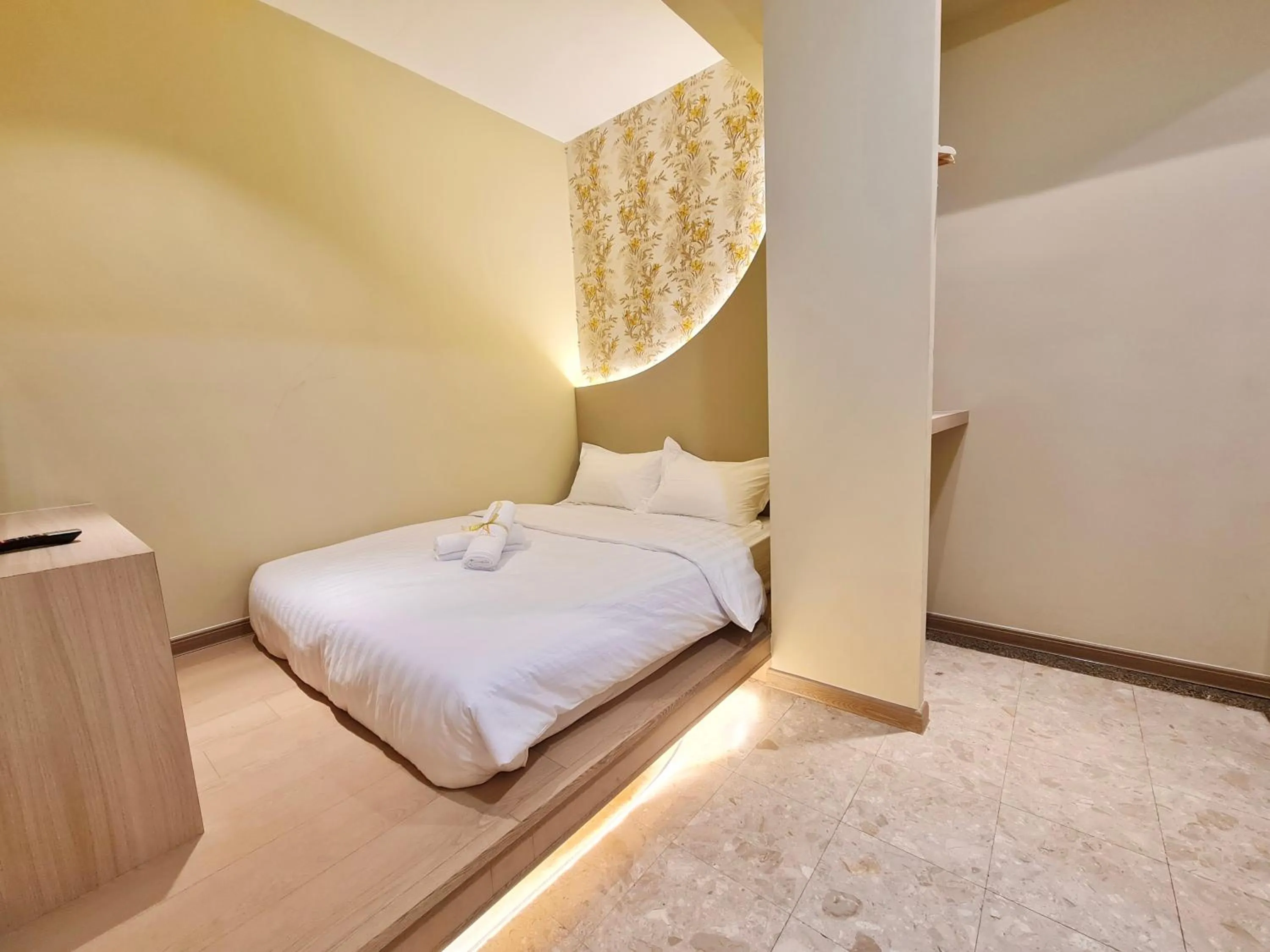 Photo of the whole room, Bed in Asimmy Hotel