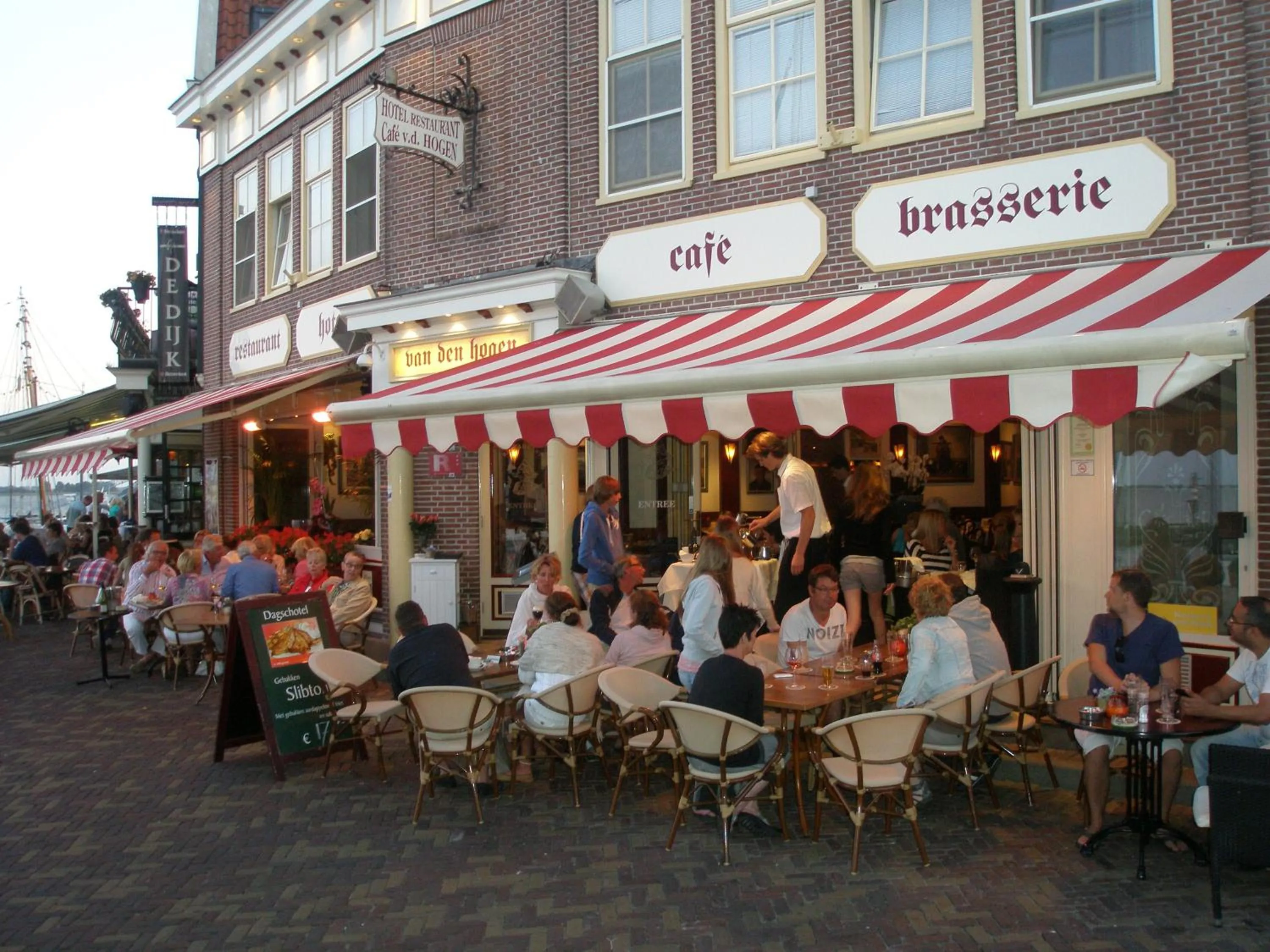 Restaurant/places to eat in Hotel Cafe Restaurant Van Den Hogen