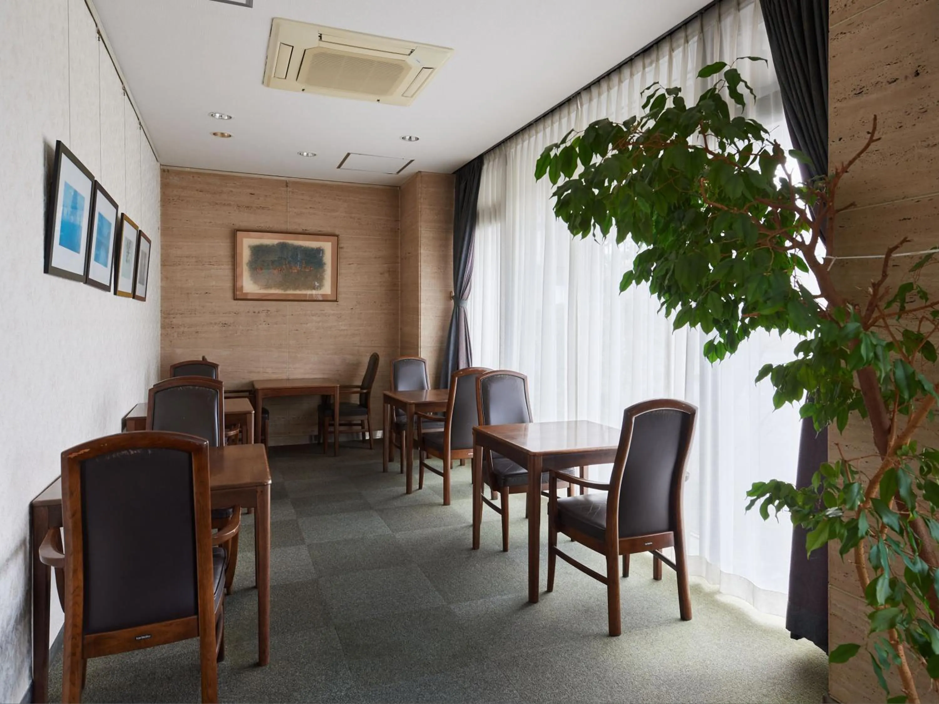 Restaurant/places to eat in Tabist Hotel New Central