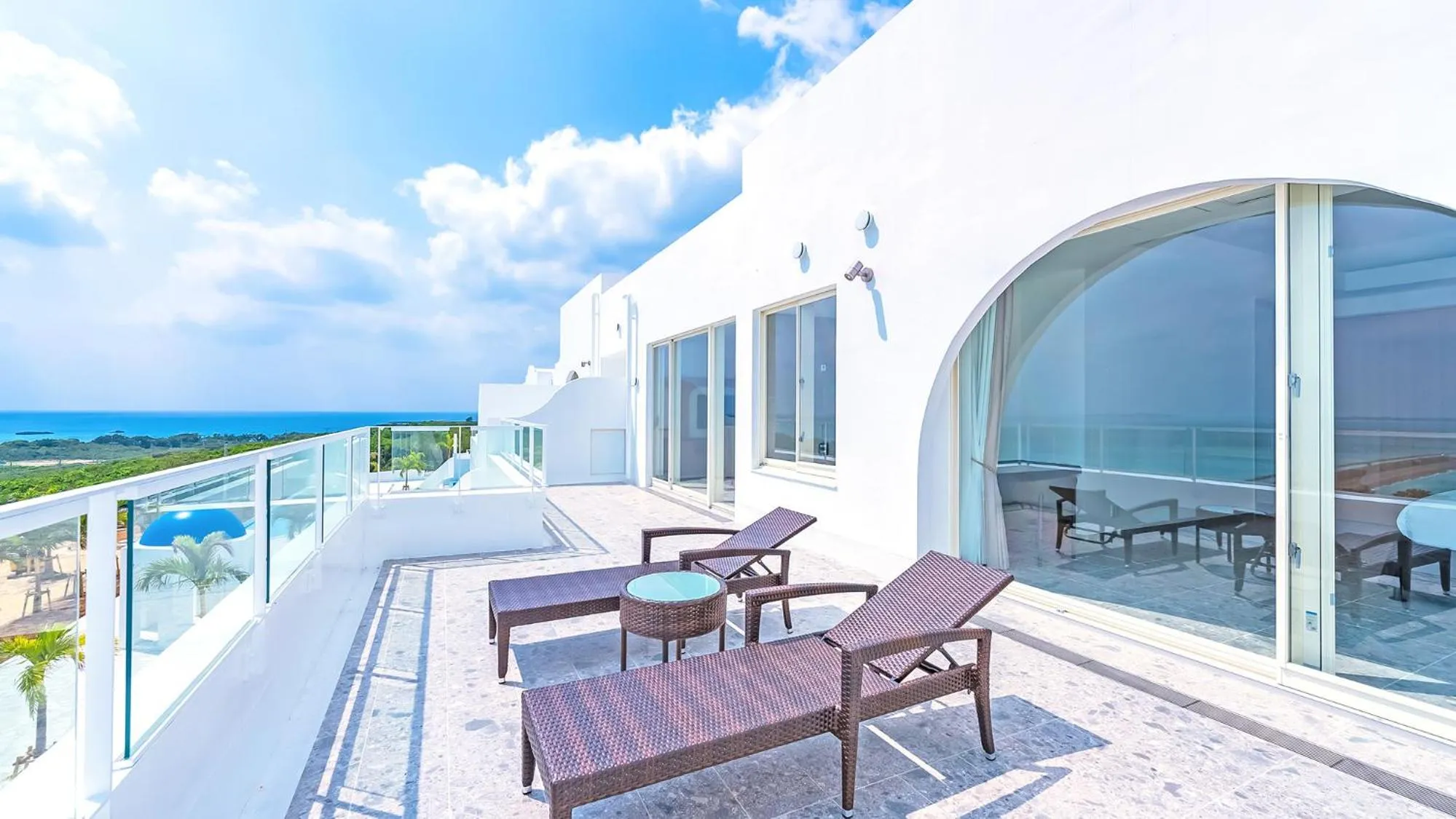 Balcony/Terrace in SANTORINI HOTEL&VILLAS MIYAKOJIMA