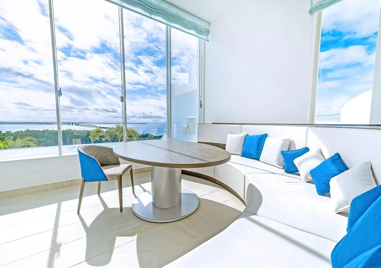 Restaurant/places to eat in SANTORINI HOTEL&VILLAS MIYAKOJIMA