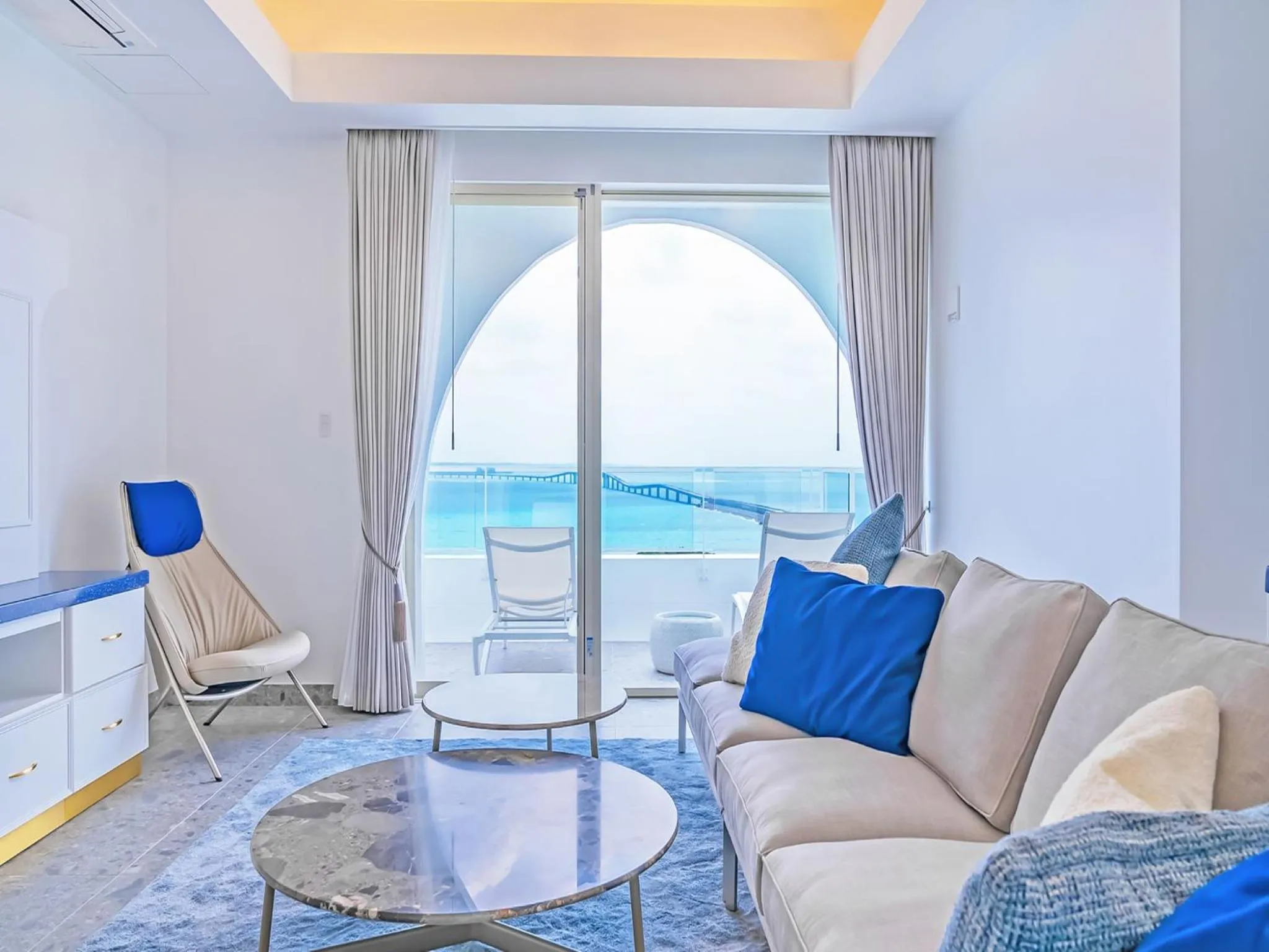 Photo of the whole room in SANTORINI HOTEL&VILLAS MIYAKOJIMA