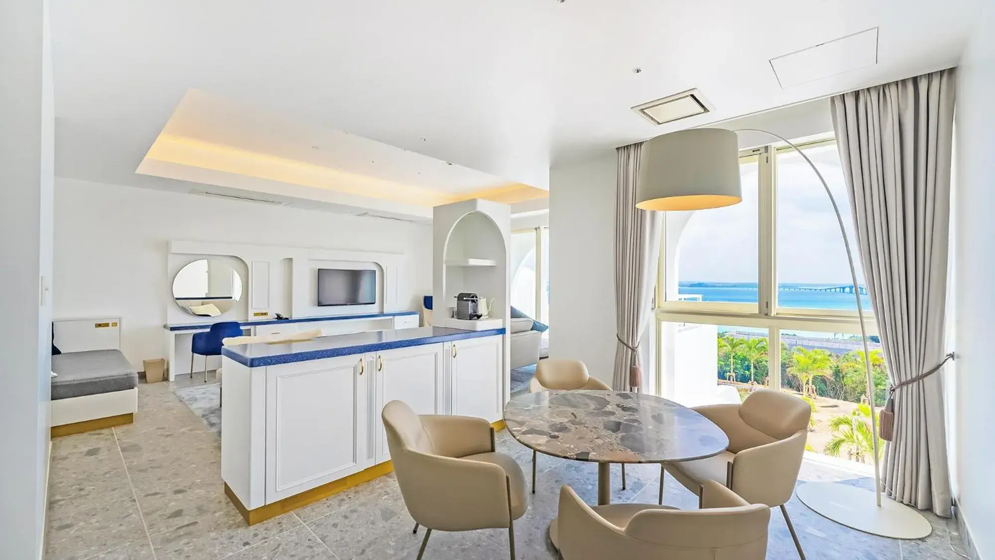 Suite with Sea View in SANTORINI HOTEL&VILLAS MIYAKOJIMA Suite with Sea View in SANTORINI HOTEL&VILLAS MIYAKOJIMA